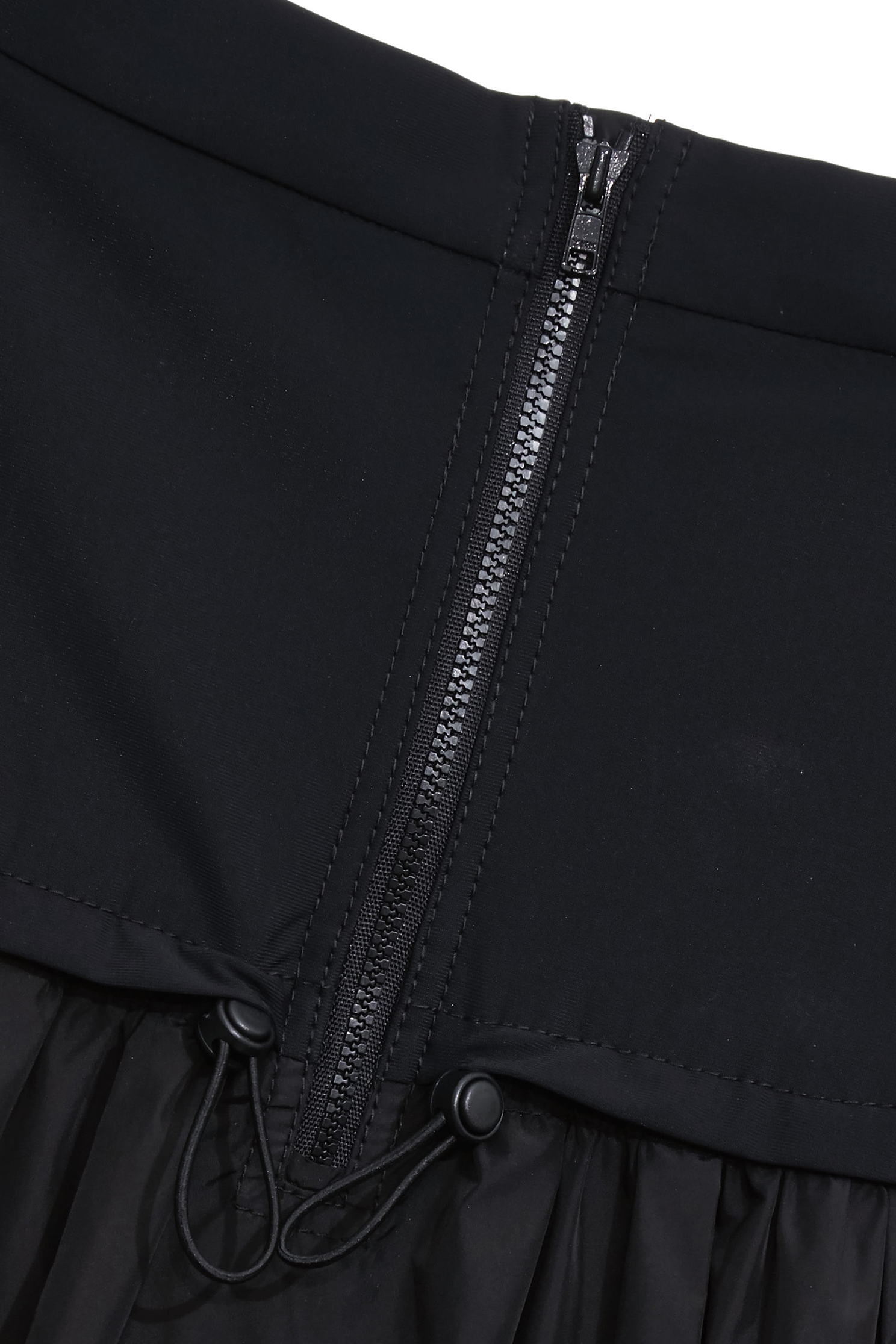 異素材剪接風衣拋裙異素材剪接風衣拋裙,A字裙,上班OL穿搭,人氣商品,春夏穿搭,長裙,黑色裙子