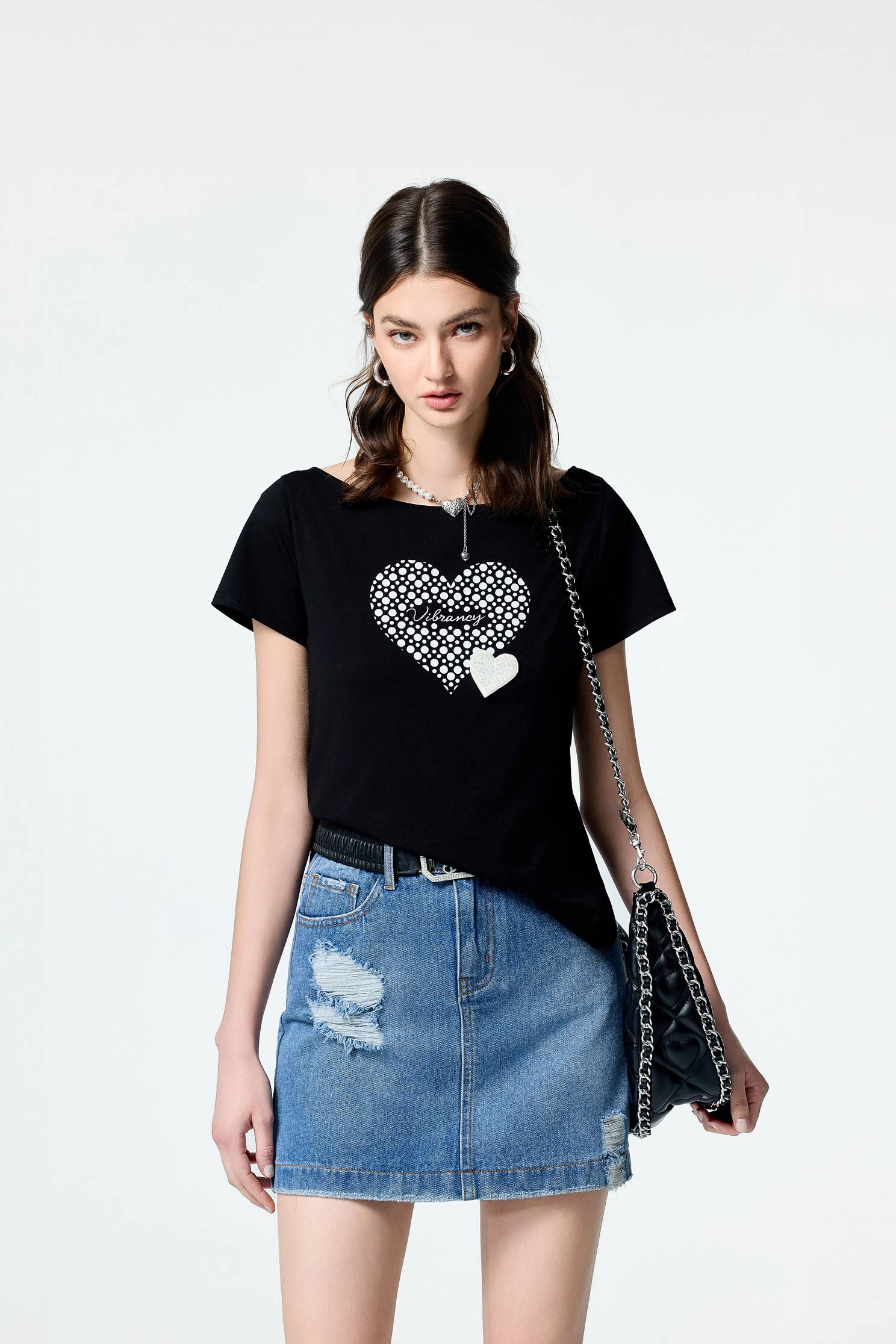 後口袋繡花牛仔短裙後口袋繡花牛仔短裙,丹寧,春夏穿搭,牛仔,牛仔短裙,牛仔裙,短裙,約會特輯,繡花,輕奢度假,輕奢渡假