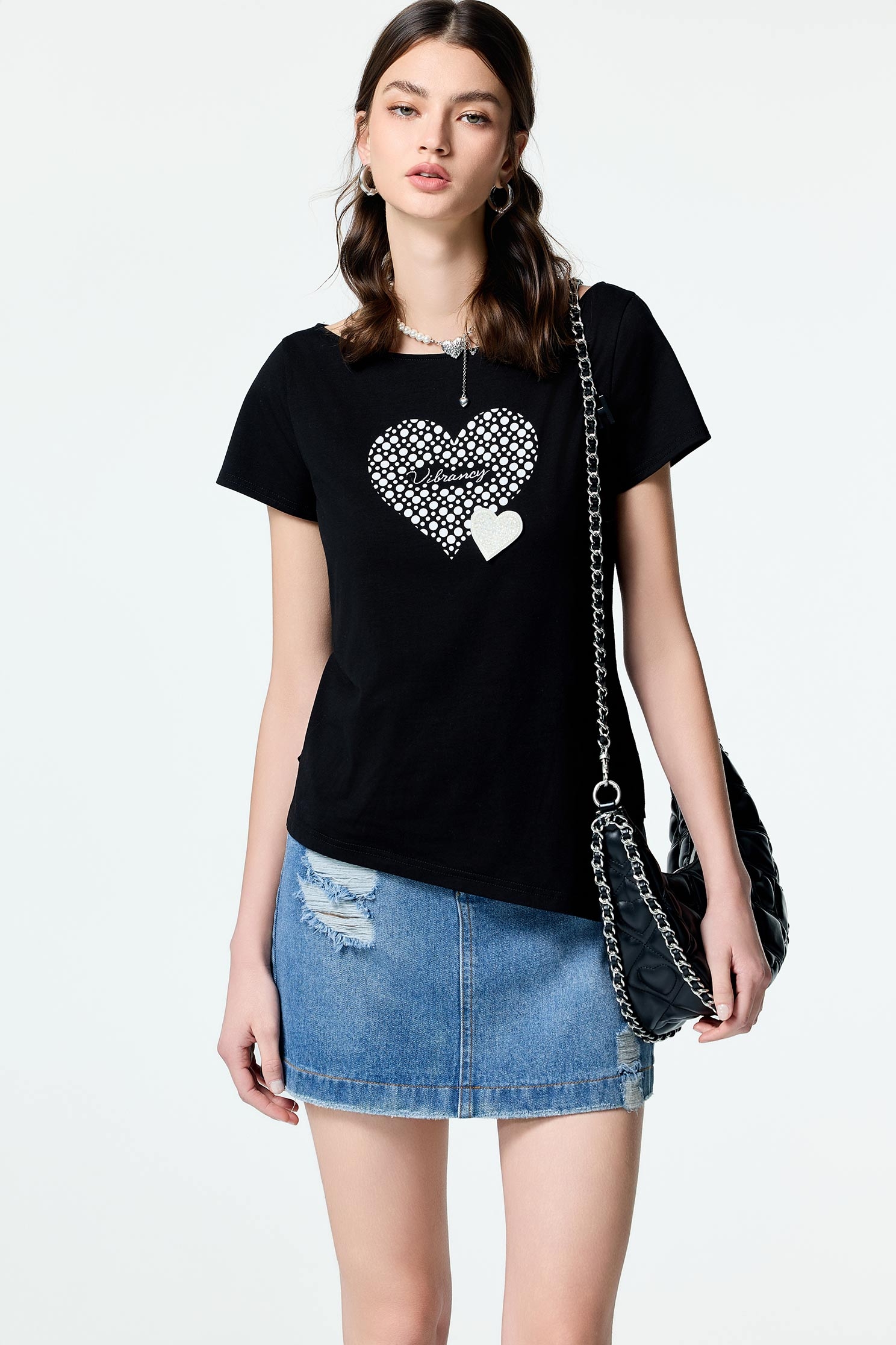 後口袋繡花牛仔短裙後口袋繡花牛仔短裙,丹寧,春夏穿搭,牛仔,牛仔短裙,牛仔裙,短裙,約會特輯,繡花,輕奢度假,輕奢渡假