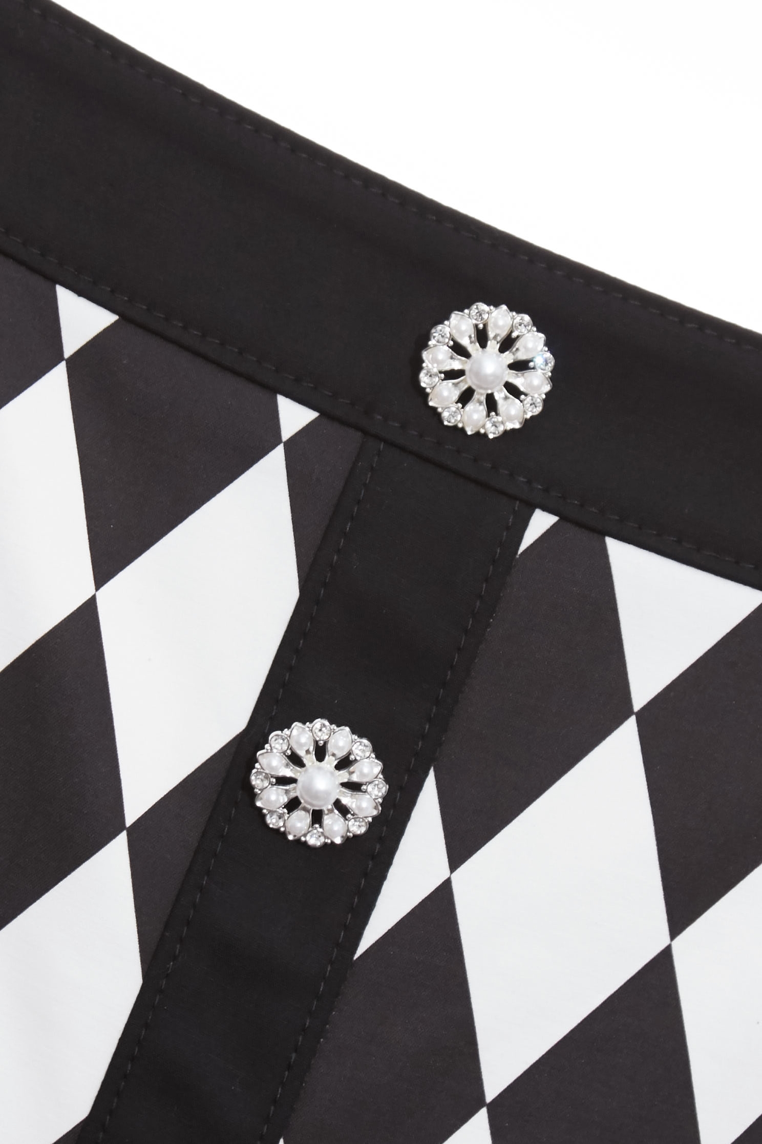 黑白菱形格紋棉質裝短裙黑白菱形格紋棉質裝短裙,上班OL穿搭,時髦成套搭配,格紋,珍珠,短裙,秋冬穿搭,約會特輯