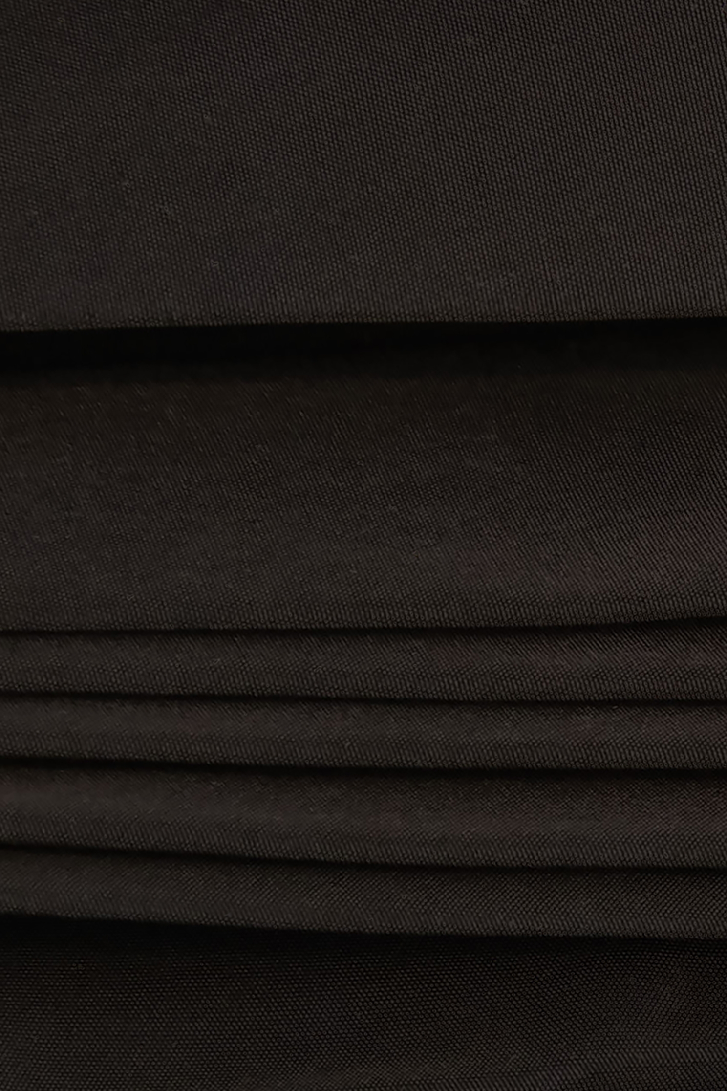 極致黑傘景壓摺式中長裙極致黑傘景壓摺式中長裙,上班OL穿搭,百摺裙,百摺長裙,秋冬穿搭,長裙,黑色裙子