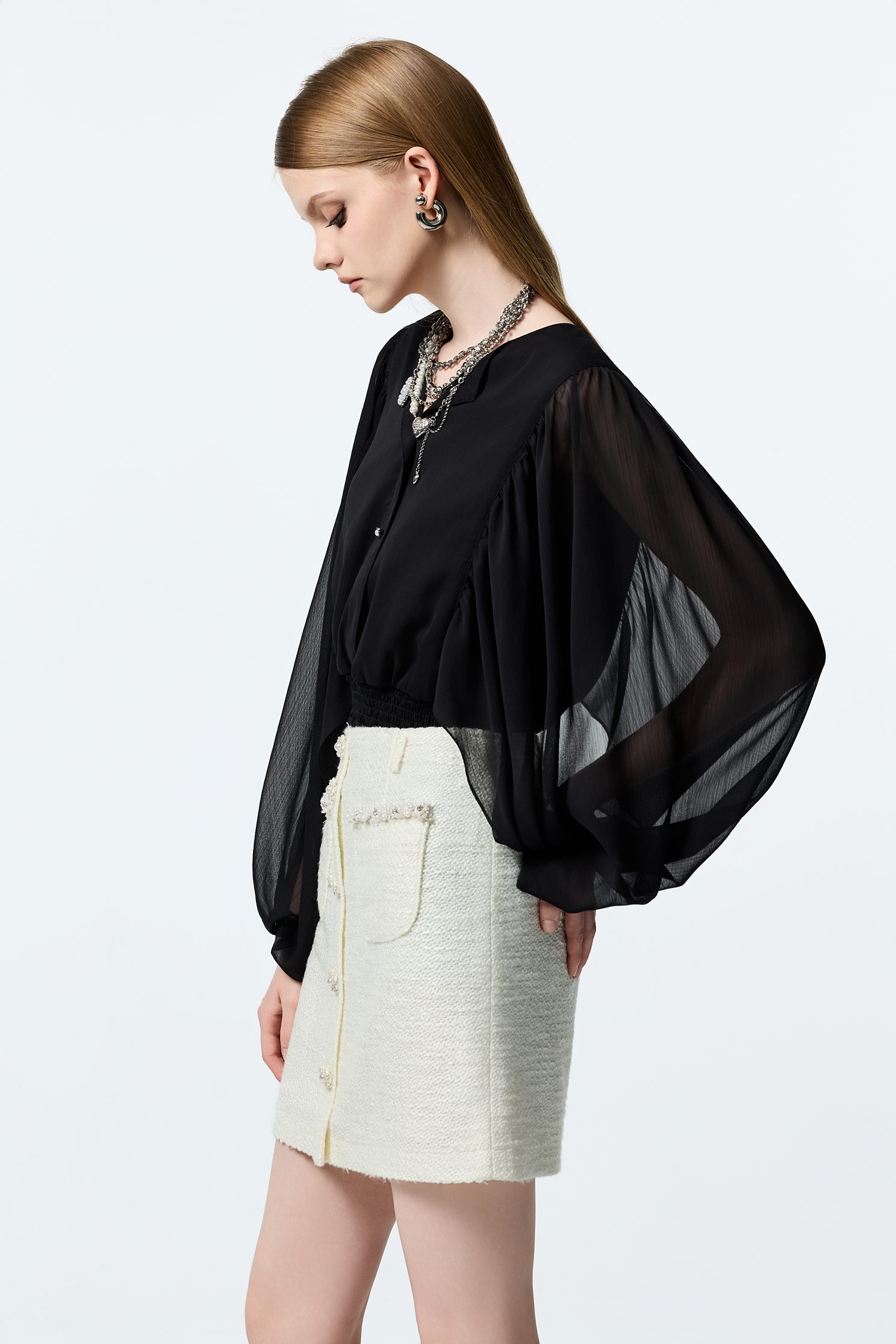 手工珍珠鑽飾花呢紗短裙手工珍珠鑽飾花呢紗短裙,上班OL穿搭,人氣商品,小香風,時髦成套搭配,毛呢花呢,珍珠,短裙,秋冬穿搭,約會特輯,花花世界