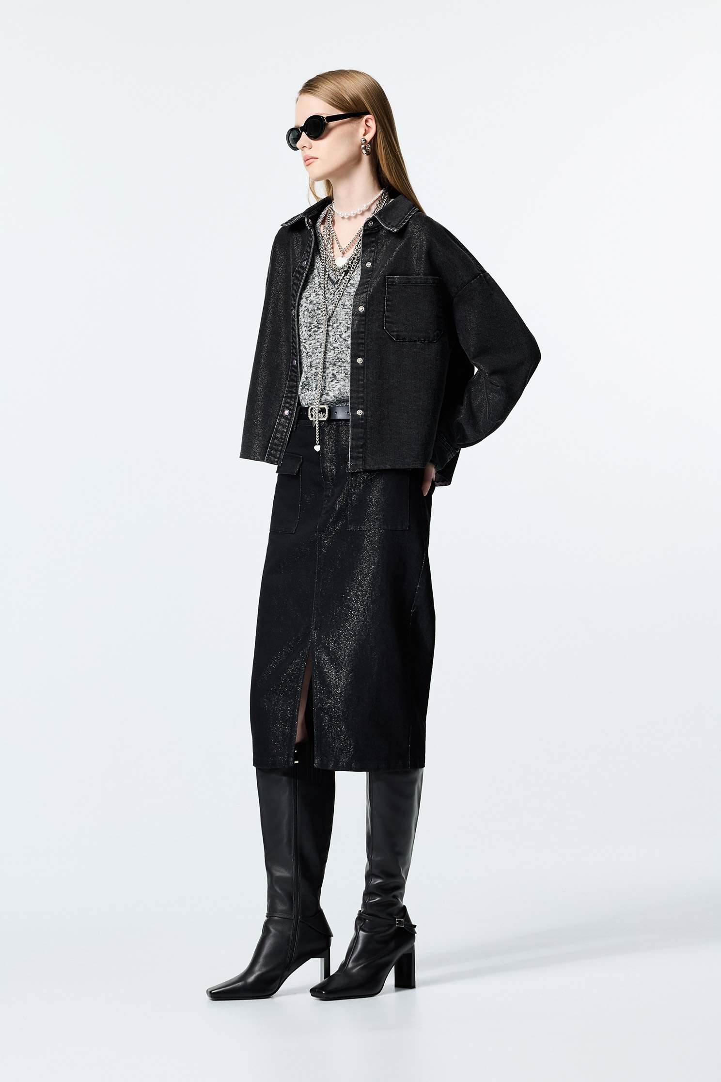 帶蔥光澤感牛仔裙帶蔥光澤感牛仔裙,上班OL穿搭,丹寧,人氣商品,時髦成套搭配,牛仔,牛仔裙,秋冬穿搭,窄裙,約會特輯,長裙