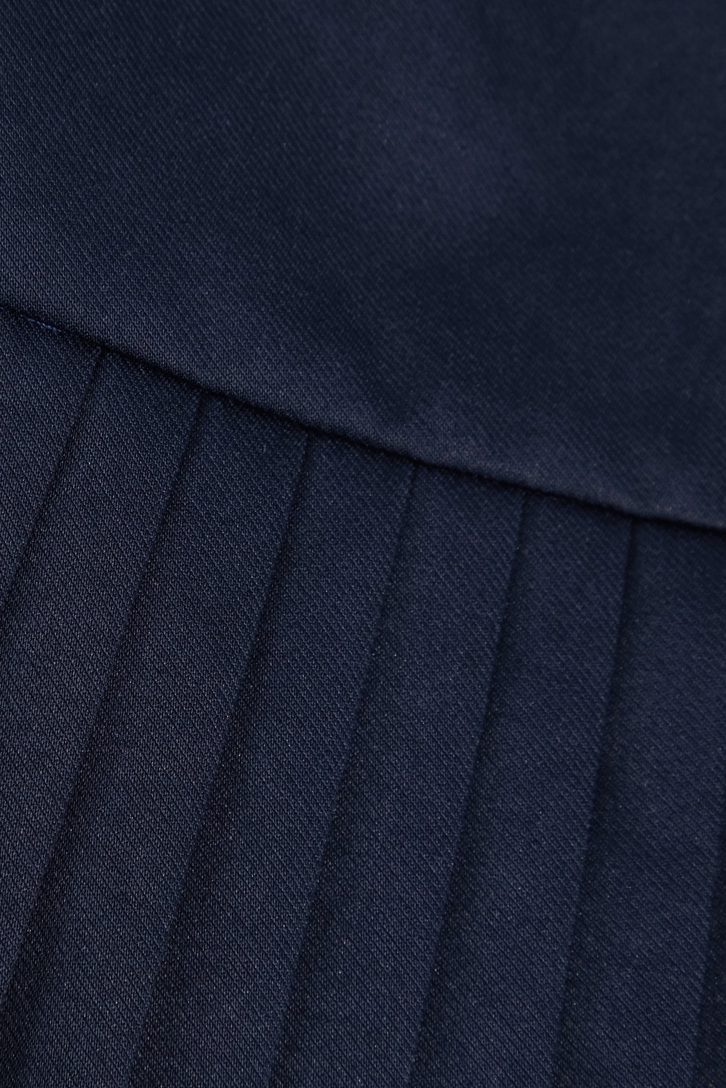 海軍藍雙百摺短裙海軍藍雙百摺短裙,上班OL穿搭,百摺裙,短裙,秋冬穿搭,約會特輯,輕奢度假,輕奢渡假