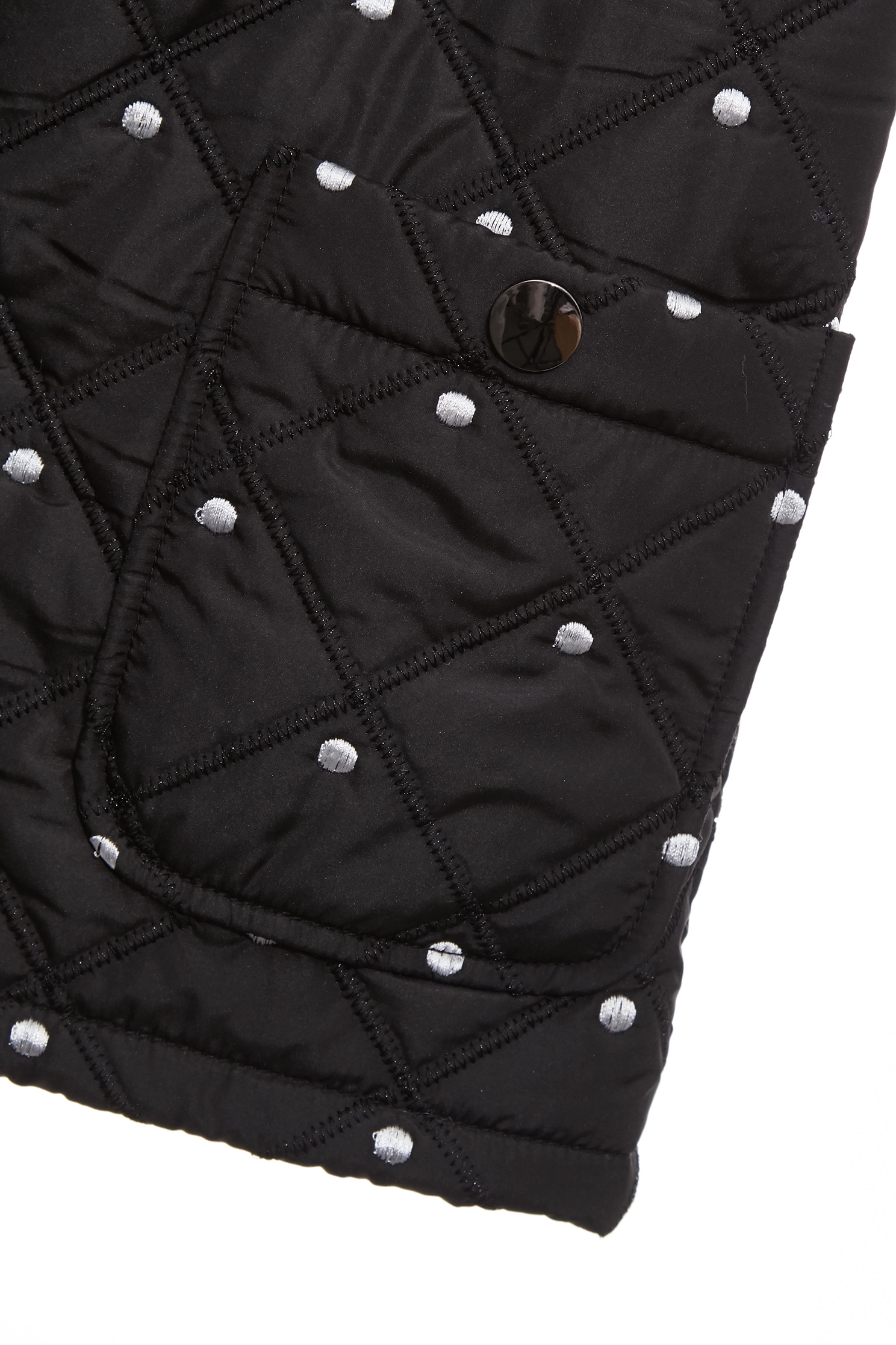 黑底白點菱形格鋪棉短裙黑底白點菱形格鋪棉短裙,上班OL穿搭,波點,短裙,秋冬穿搭,約會特輯