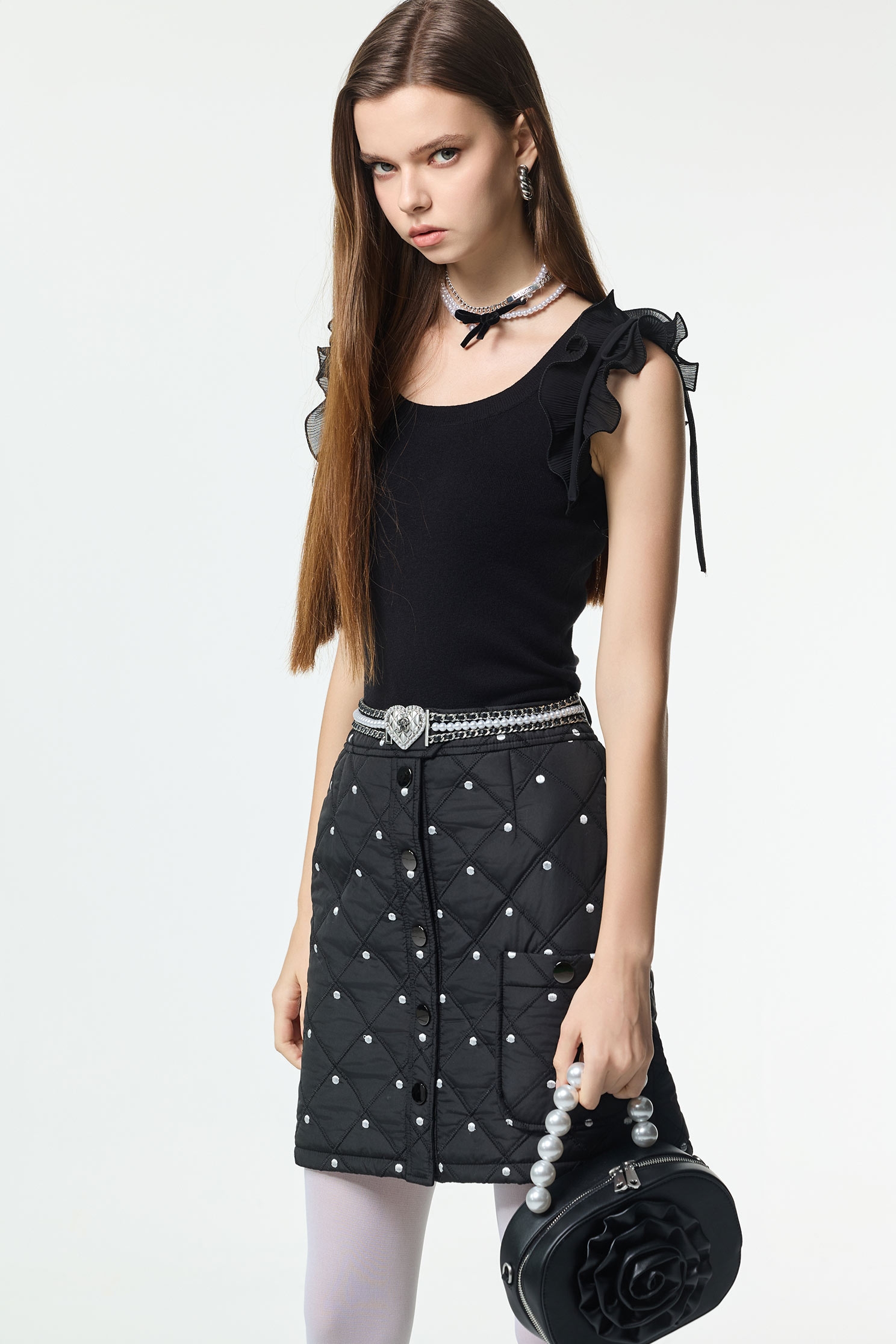 黑底白點菱形格鋪棉短裙黑底白點菱形格鋪棉短裙,上班OL穿搭,波點,短裙,秋冬穿搭,約會特輯