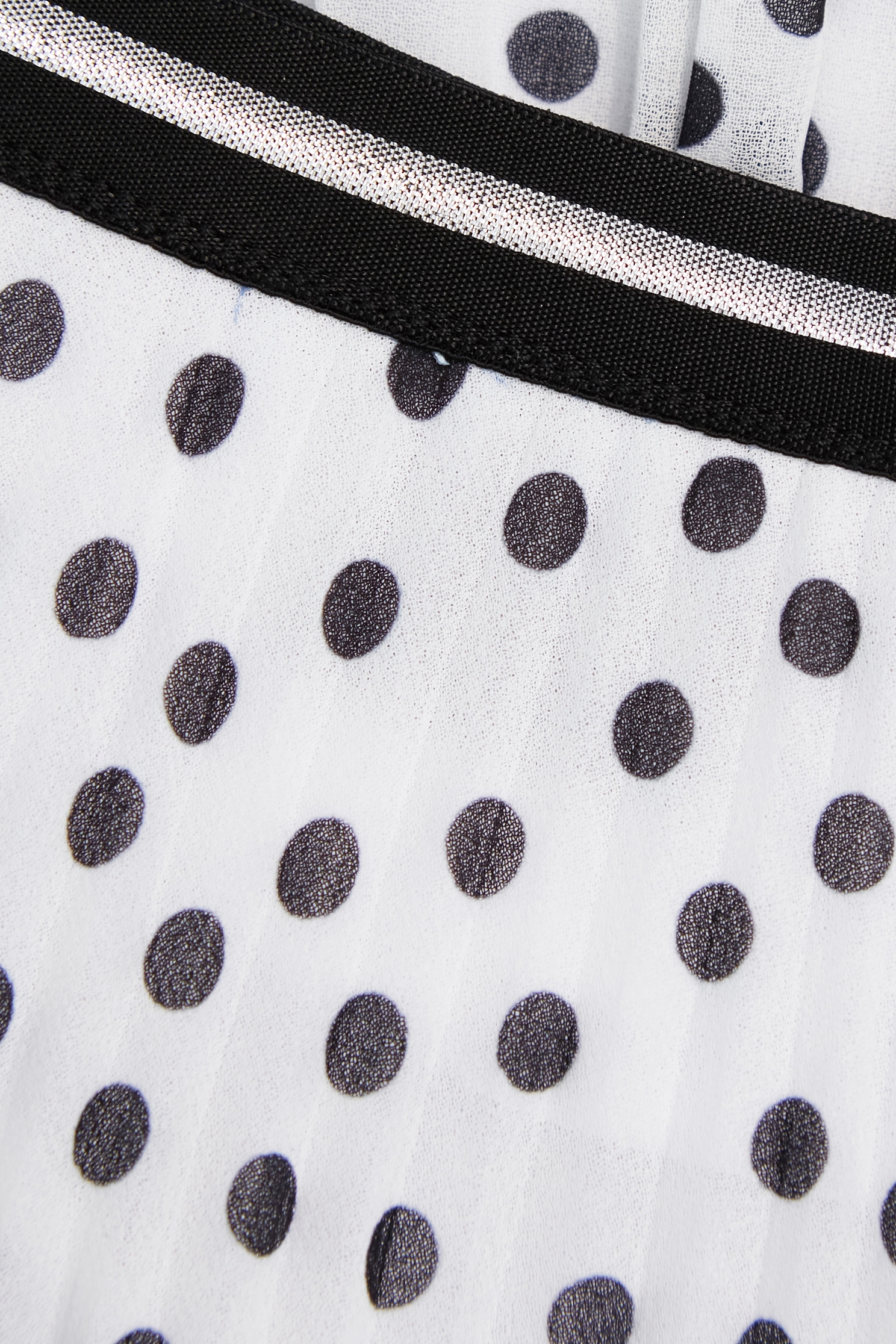 白底黑點雪紡女神壓摺長裙白底黑點雪紡女神壓摺長裙,波點,秋冬穿搭,約會特輯,長裙,雪紡,雪紡裙