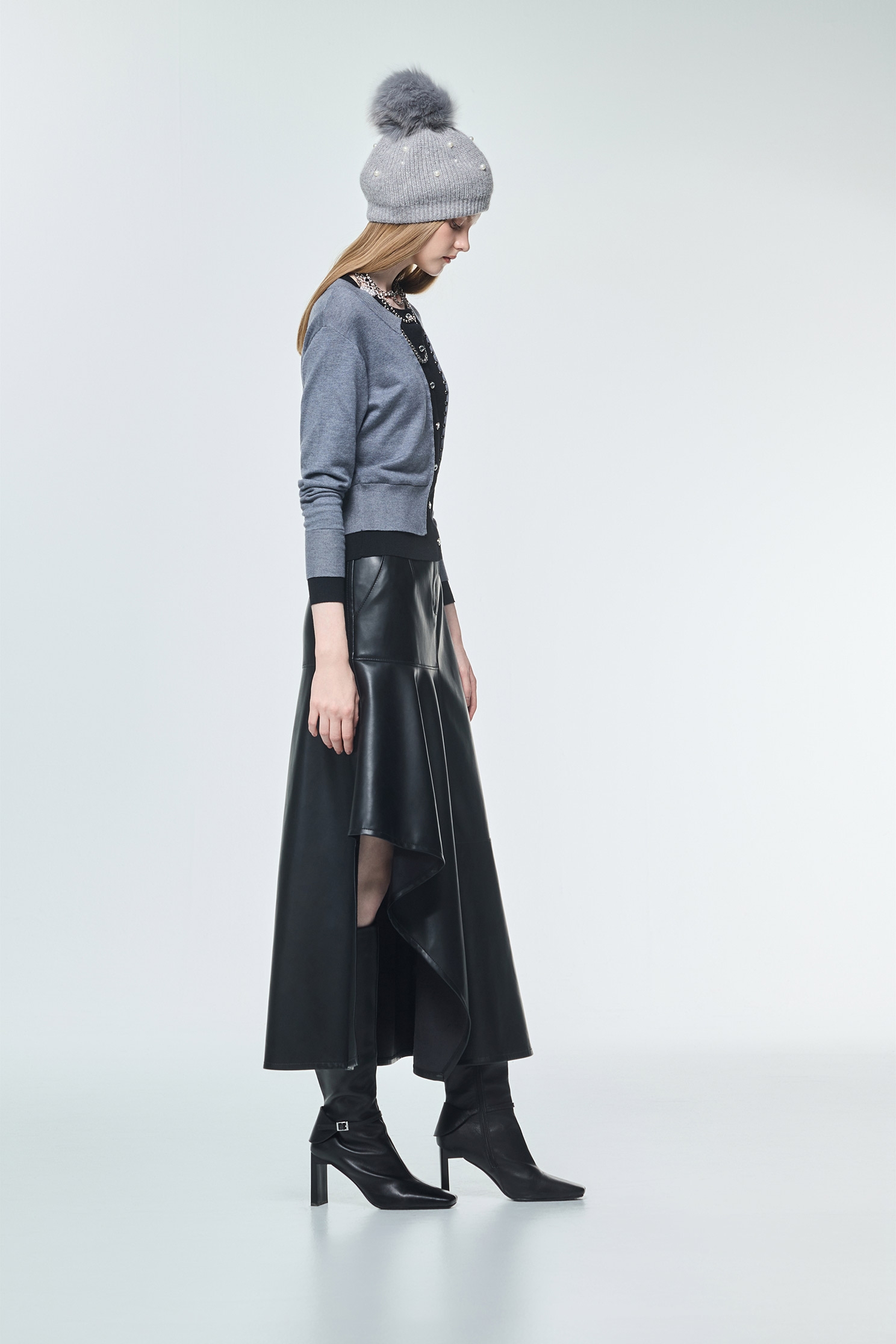 不對稱下擺仿皮長裙不對稱下擺仿皮長裙,上班OL穿搭,派對特輯,皮革,秋冬穿搭,約會特輯,長裙