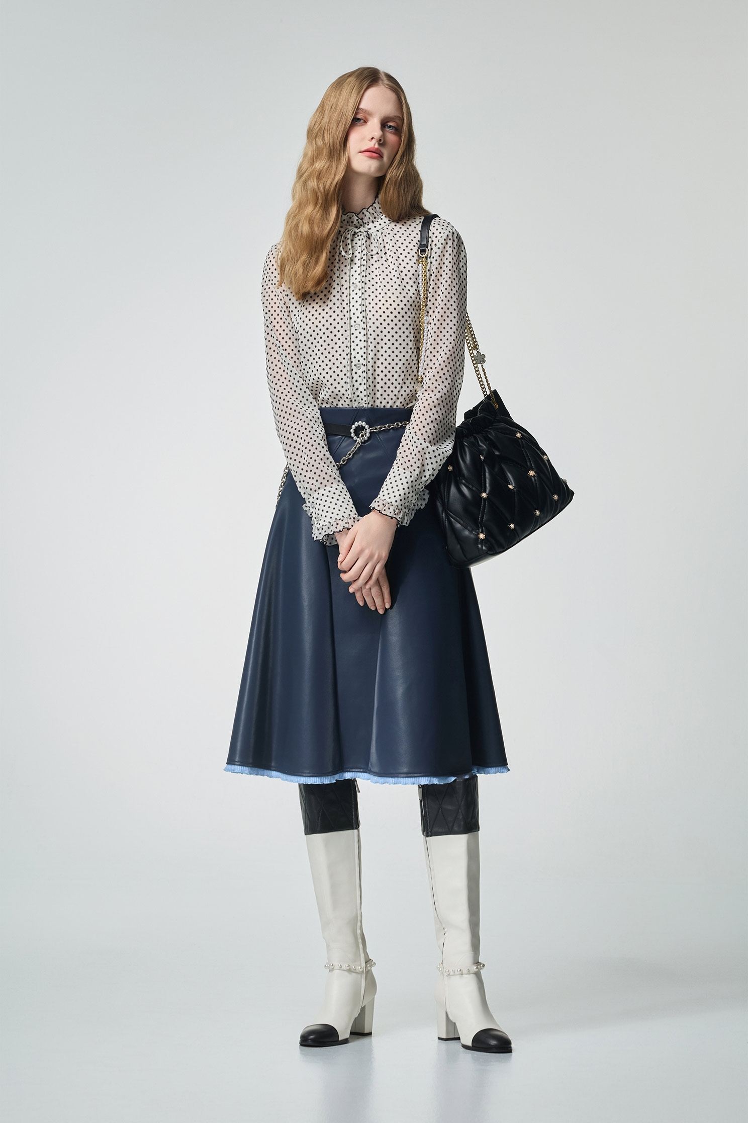 海軍藍綴羅紋下擺長裙海軍藍綴羅紋下擺長裙,上班OL穿搭,派對特輯,皮革,秋冬穿搭,約會特輯,長裙