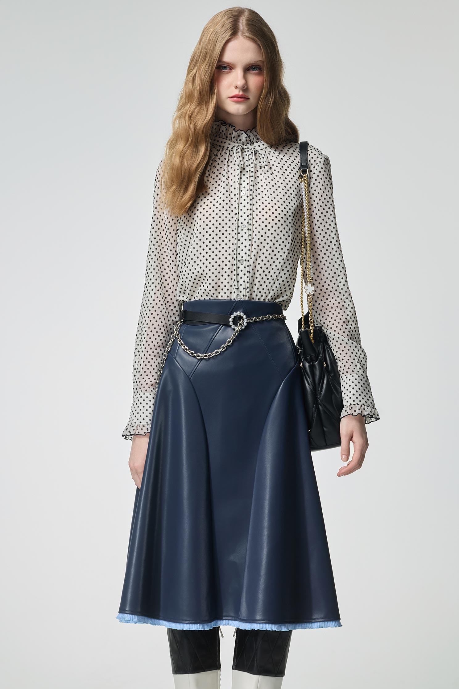 海軍藍綴羅紋下擺長裙海軍藍綴羅紋下擺長裙,上班OL穿搭,派對特輯,皮革,秋冬穿搭,約會特輯,長裙