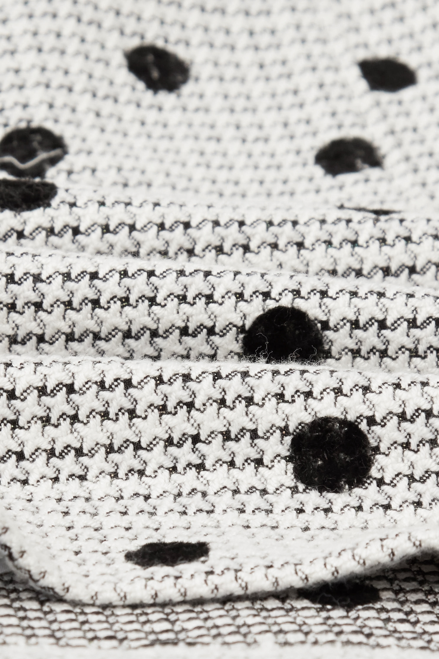 十字紋提花點點植絨短裙十字紋提花點點植絨短裙,春夏穿搭,時髦成套搭配,波點