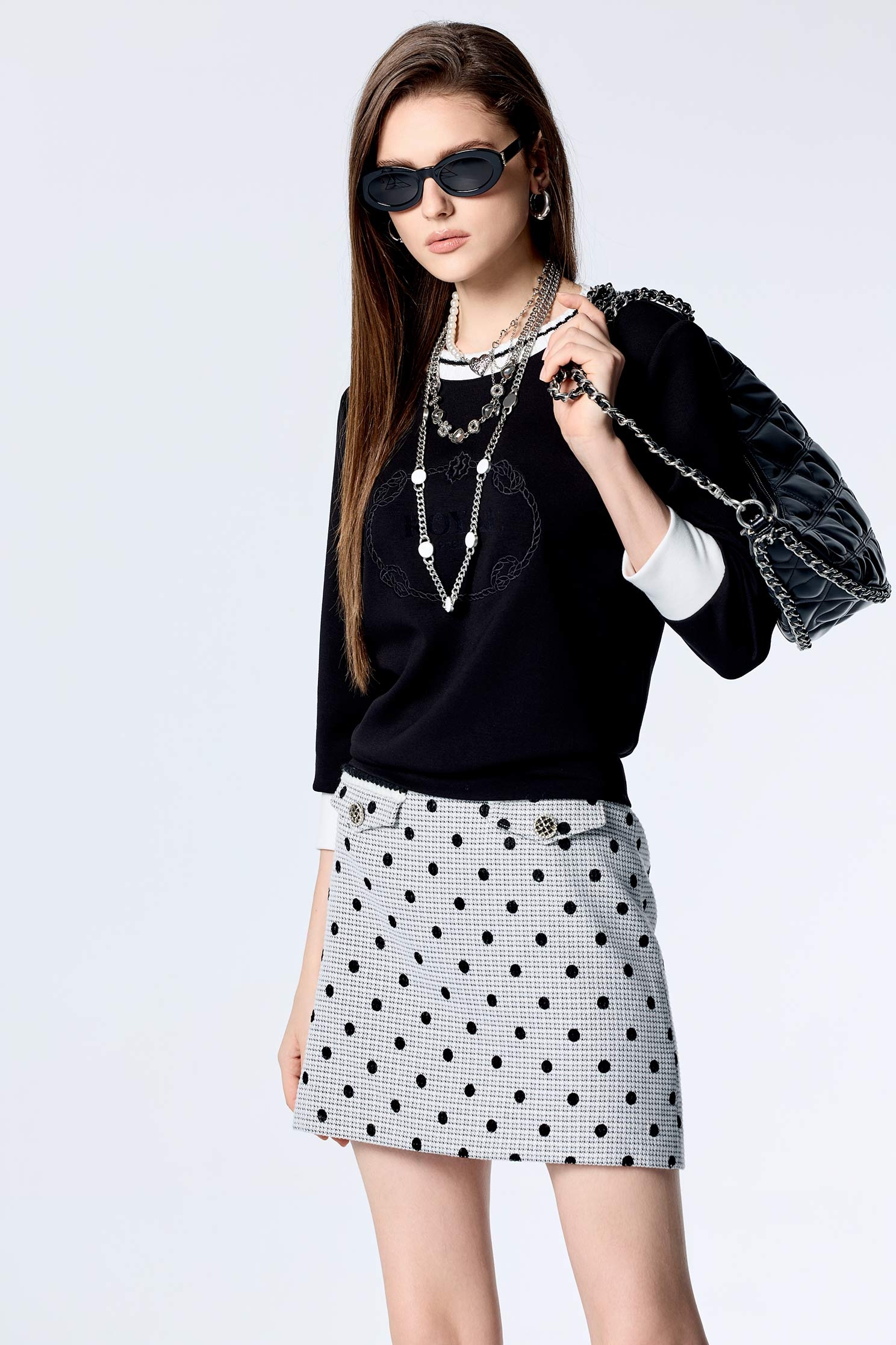 十字紋提花點點植絨短裙十字紋提花點點植絨短裙,春夏穿搭,時髦成套搭配,波點