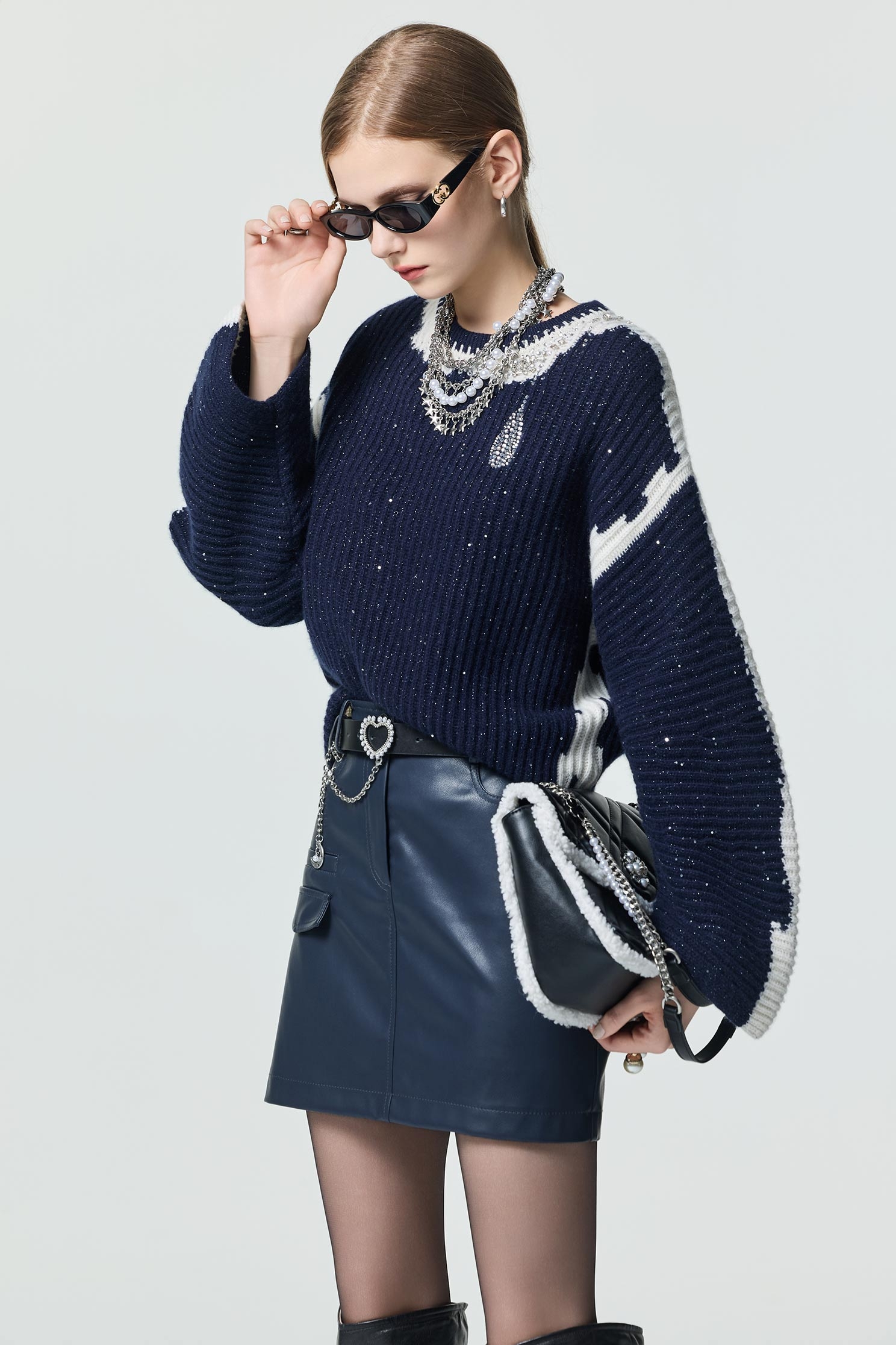 造型口袋仿皮裙造型口袋仿皮裙,上班OL穿搭,春夏穿搭,時髦成套搭配,短裙,約會特輯