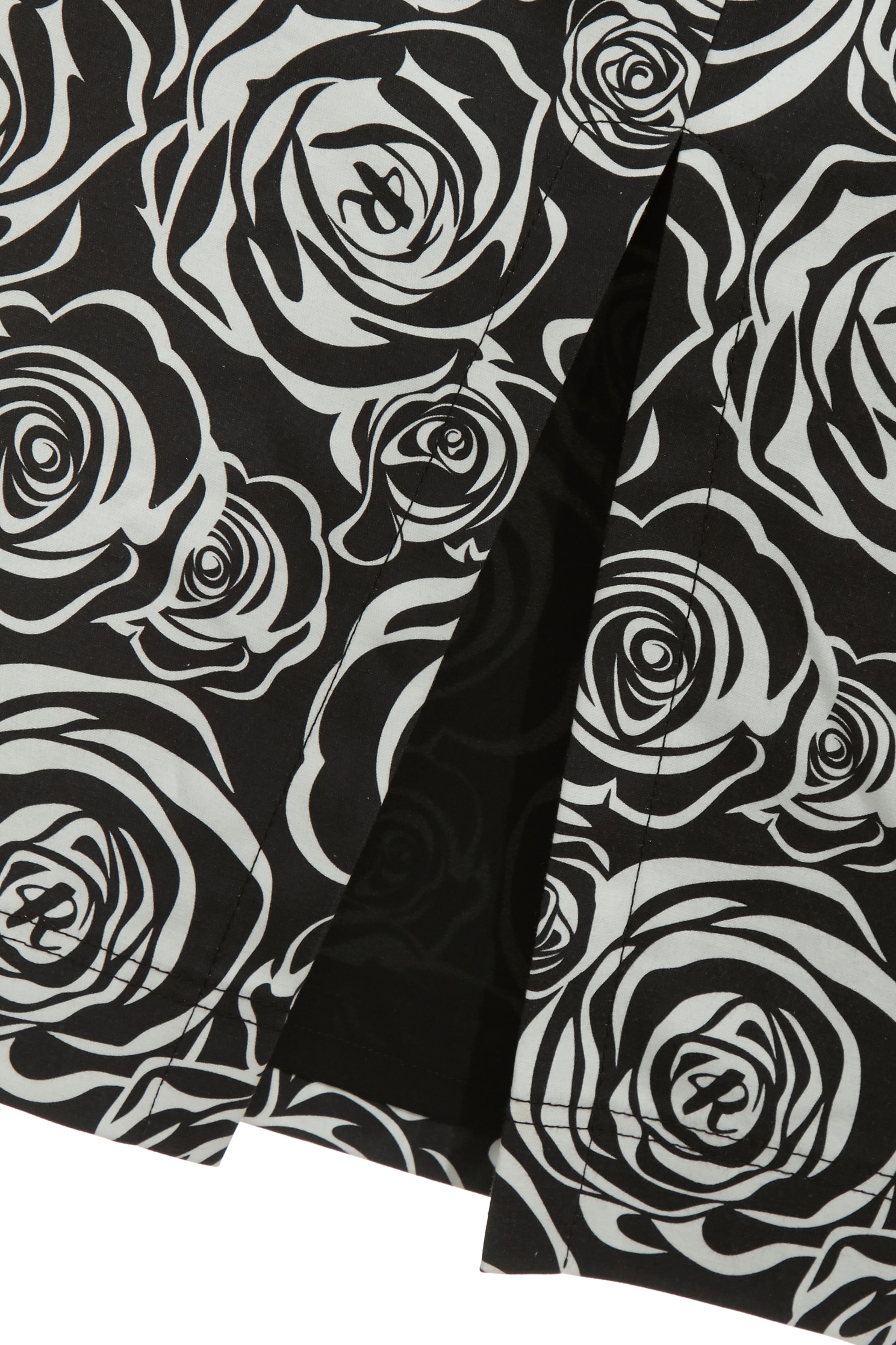 R字黑白玫瑰花中長窄裙R字黑白玫瑰花中長窄裙,人氣商品,春夏穿搭,窄裙,花花世界,長裙