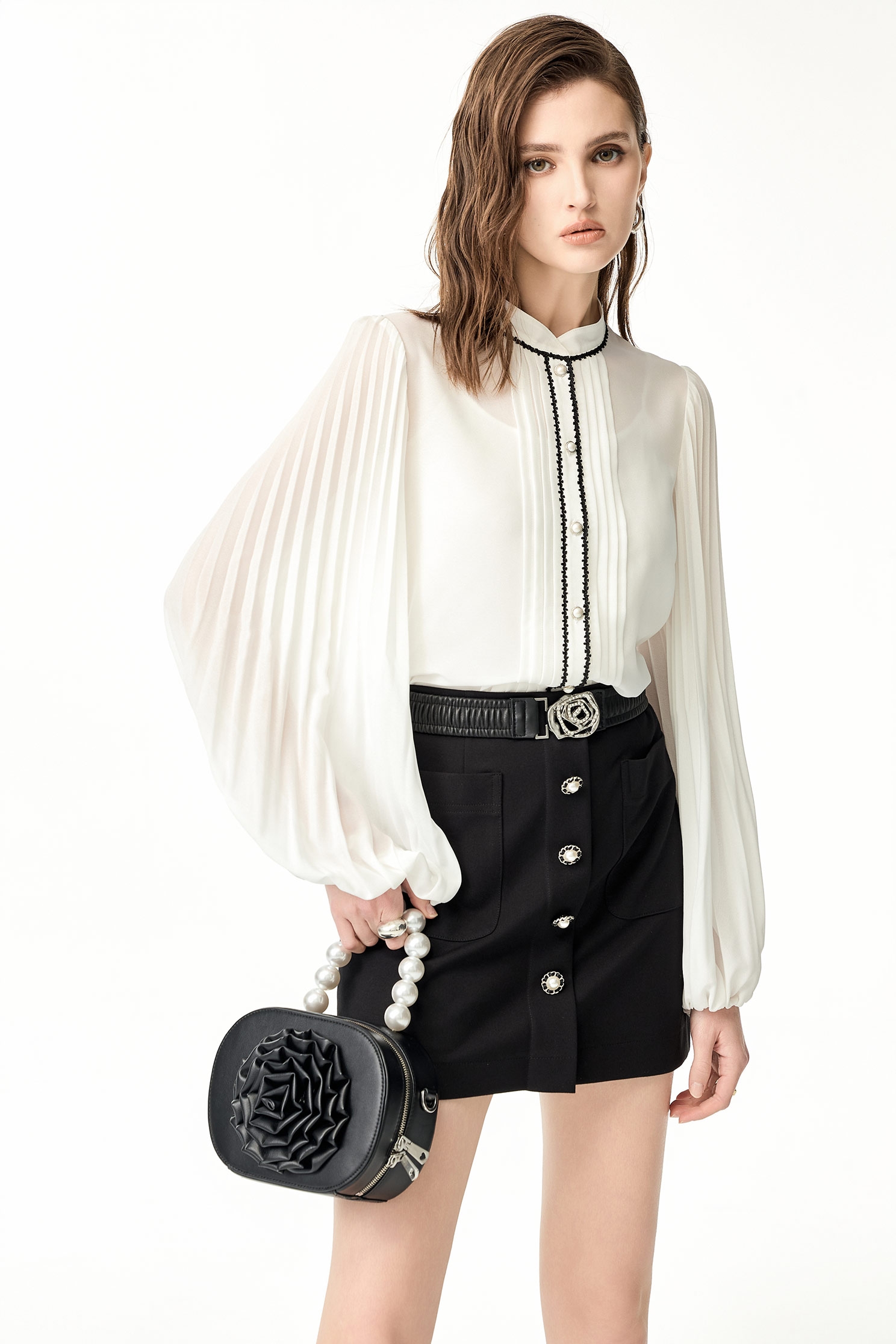 極致黑珍珠釦短裙極致黑珍珠釦短裙,春夏穿搭,珍珠,短裙,黑色裙子