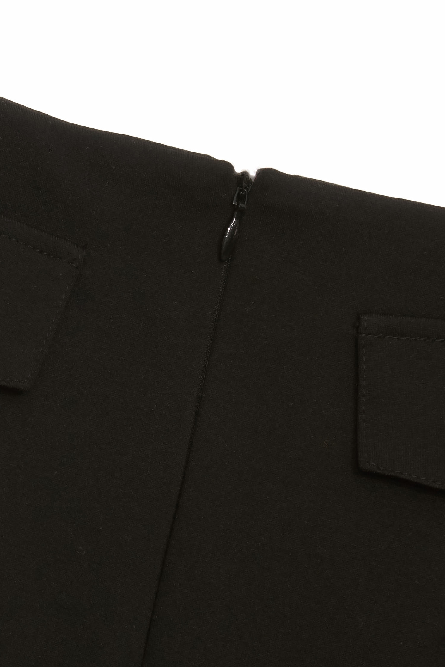 極致黑珍珠釦短裙極致黑珍珠釦短裙,春夏穿搭,珍珠,短裙,黑色裙子