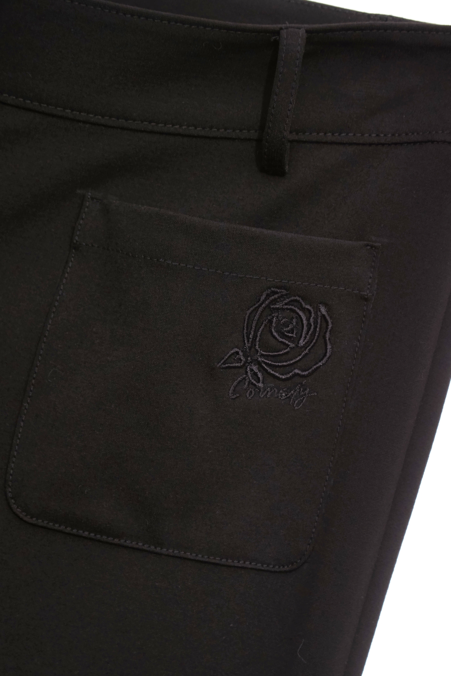 極致黑玫瑰繡花彈性喇叭褲極致黑玫瑰繡花彈性喇叭褲,喇叭褲,春夏穿搭,繡花,褲子,黑色褲子