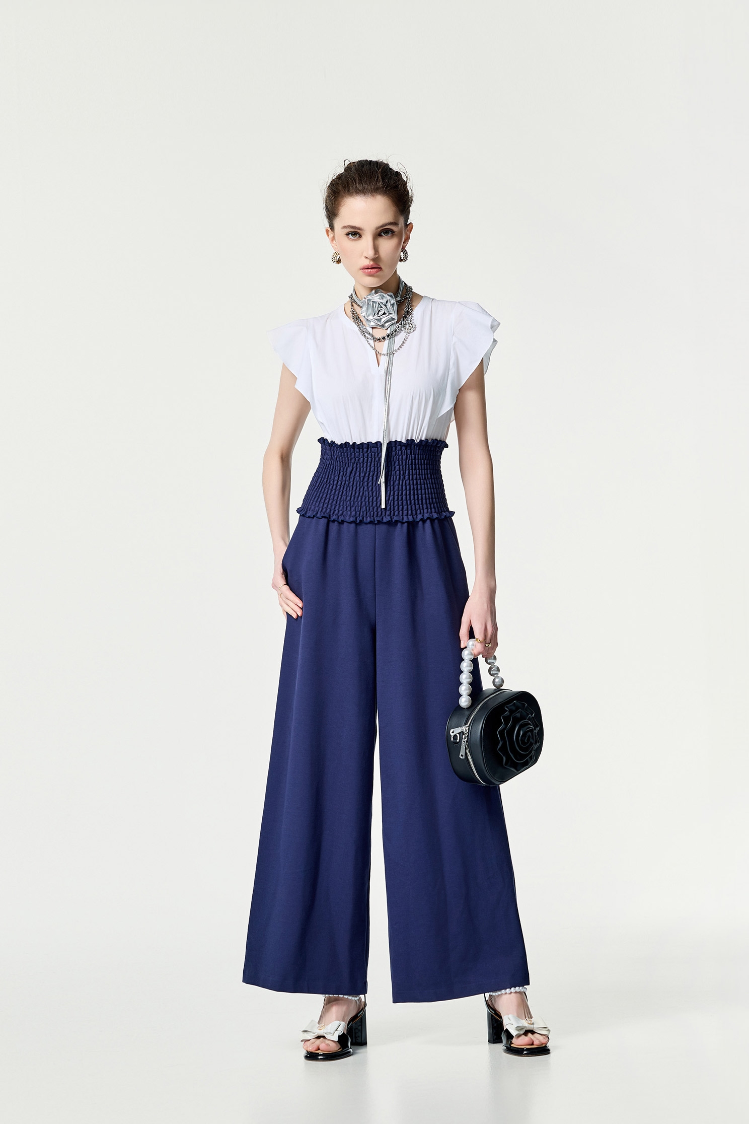 日蝕藍色配色連身長褲日蝕藍色配色連身長褲,春夏穿搭,時髦成套搭配,荷葉,連身褲,長褲