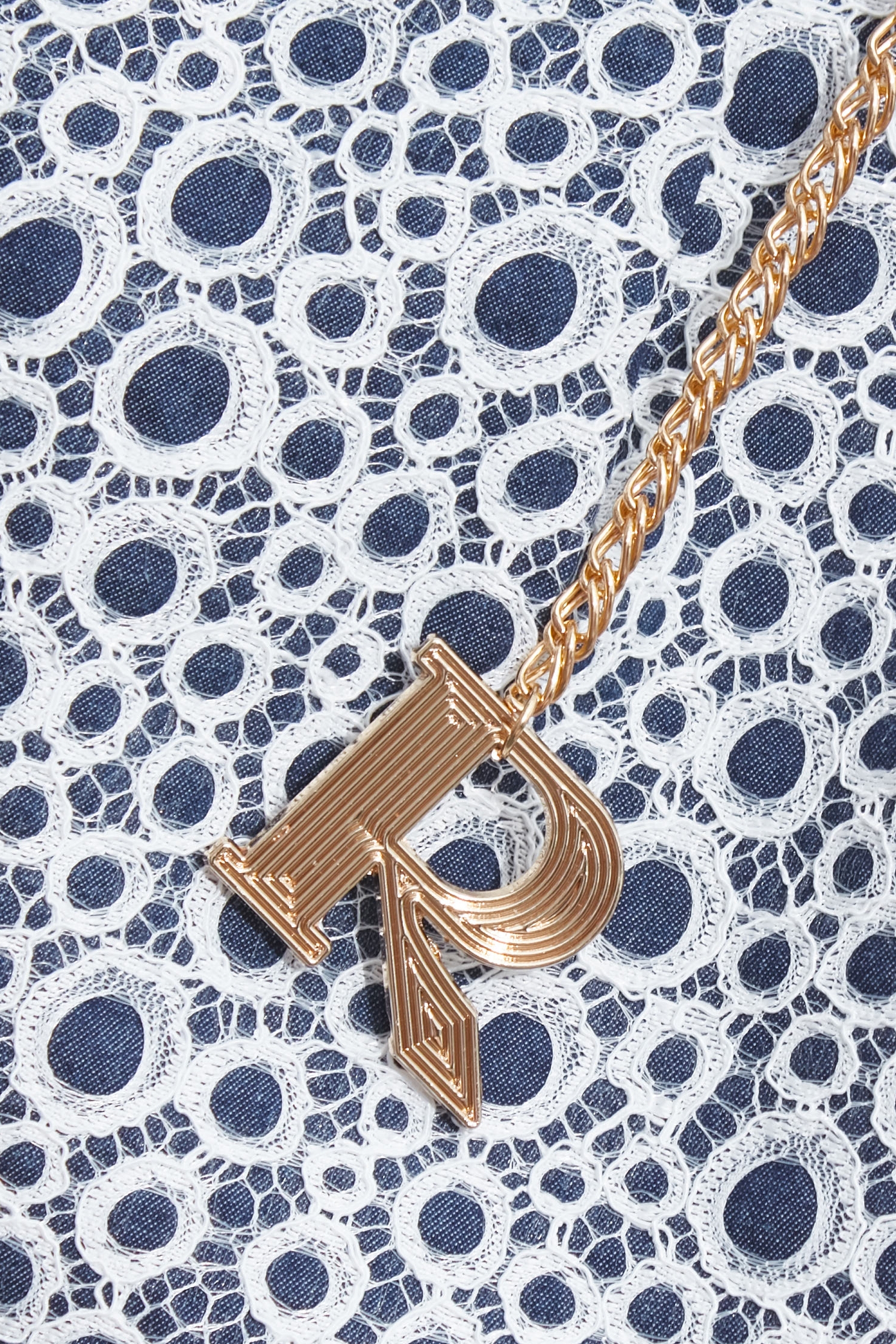 貼合蕾絲偽牛仔短褲貼合蕾絲偽牛仔短褲,春夏穿搭,時髦成套搭配,牛仔,牛仔短褲,短褲,腰帶,蕾絲