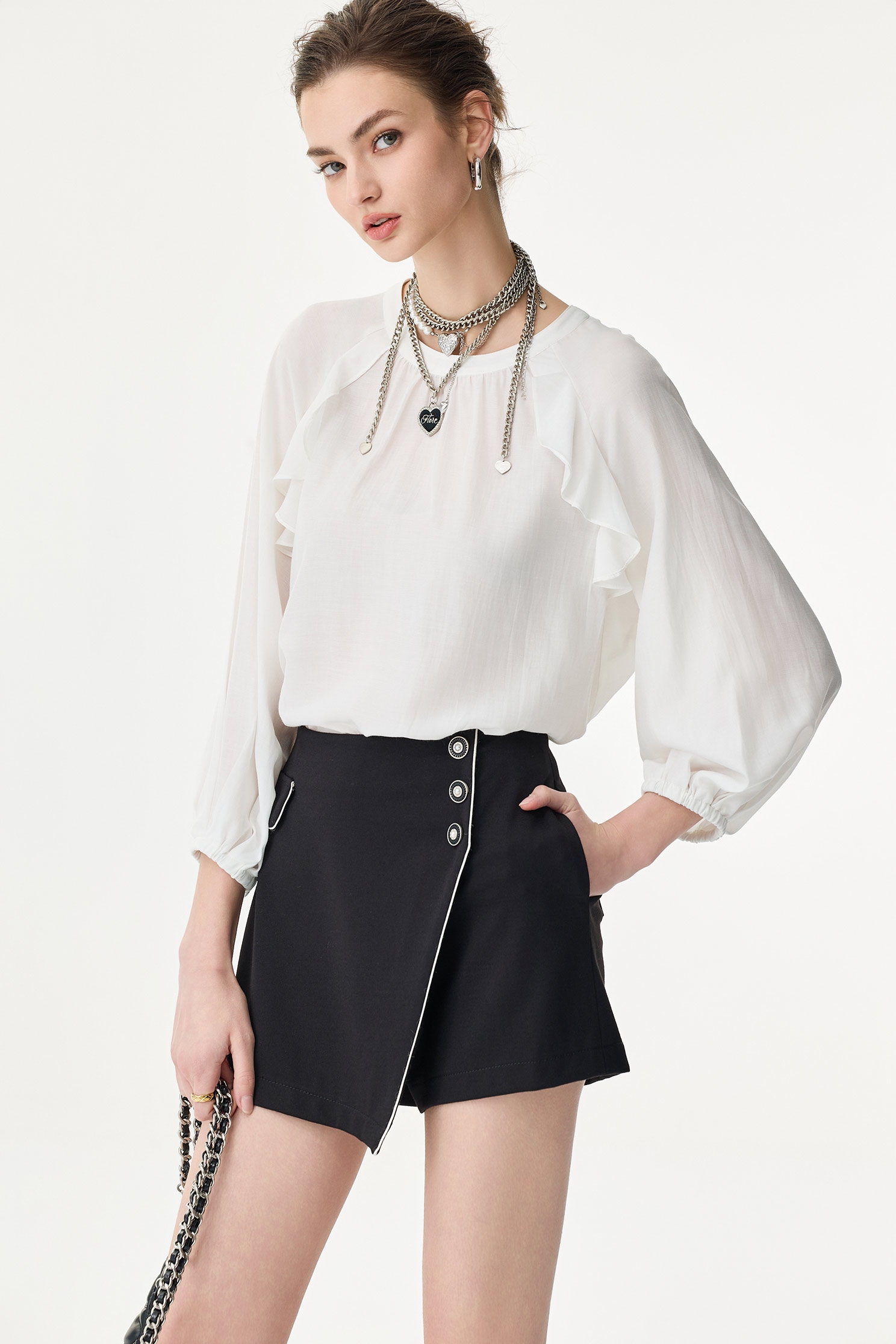 黑底白邊微裹式短褲裙黑底白邊微裹式短褲裙,上班OL穿搭,春夏穿搭,珍珠,短褲,褲裙