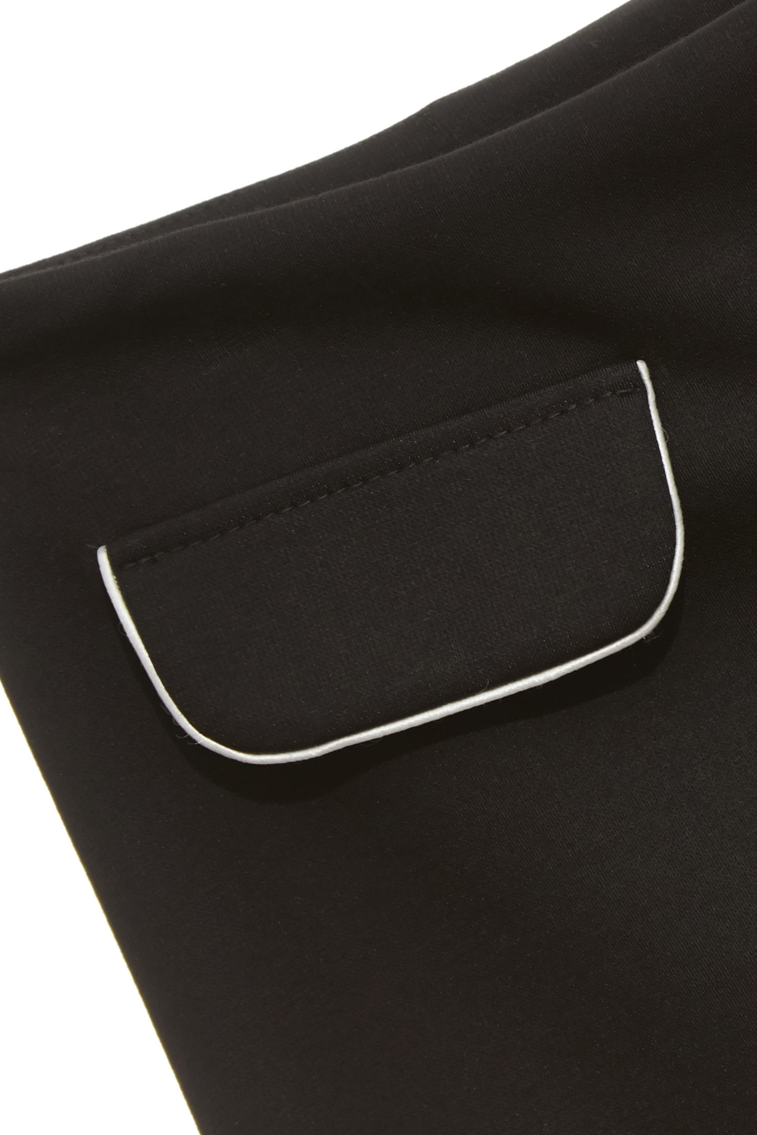 黑底白邊微裹式短褲裙黑底白邊微裹式短褲裙,上班OL穿搭,春夏穿搭,珍珠,短褲,褲裙