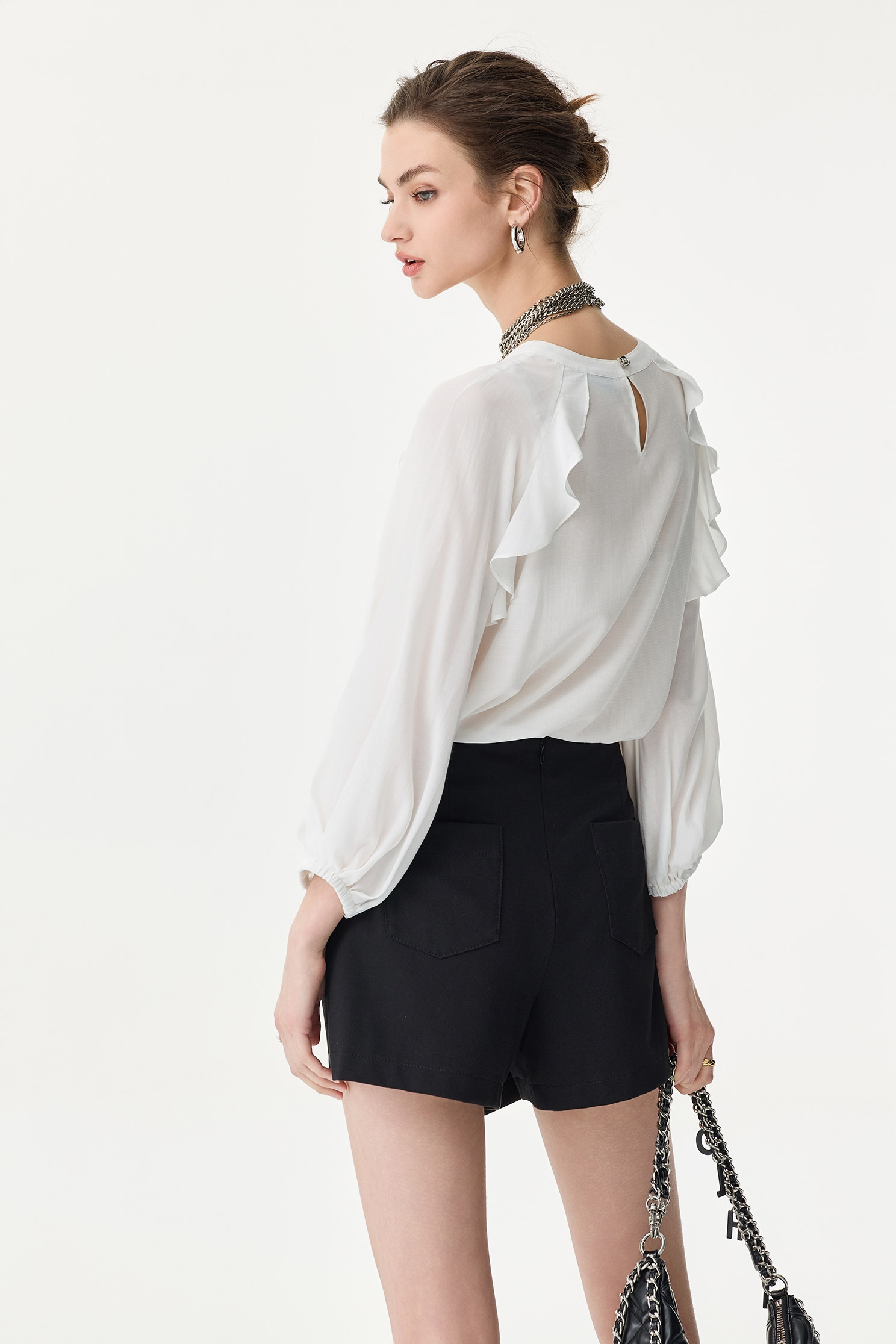 黑底白邊微裹式短褲裙黑底白邊微裹式短褲裙,上班OL穿搭,春夏穿搭,珍珠,短褲,褲裙