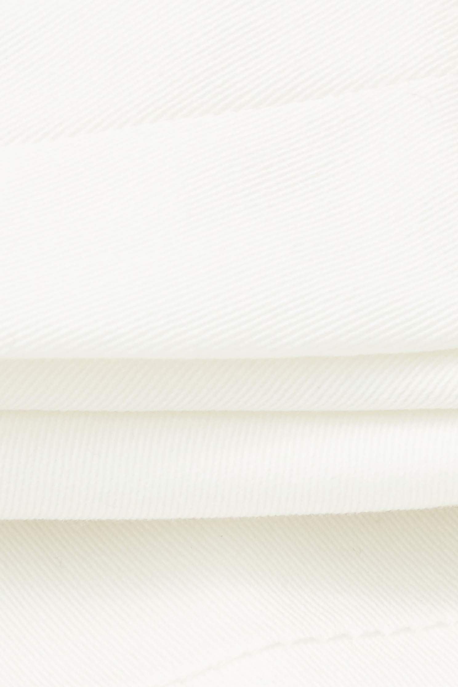 亮白色造型口袋短褲亮白色造型口袋短褲,上班OL穿搭,人氣商品,刺繡,春夏穿搭,時髦成套搭配,白色短褲,白色褲子,短褲,蝴蝶結