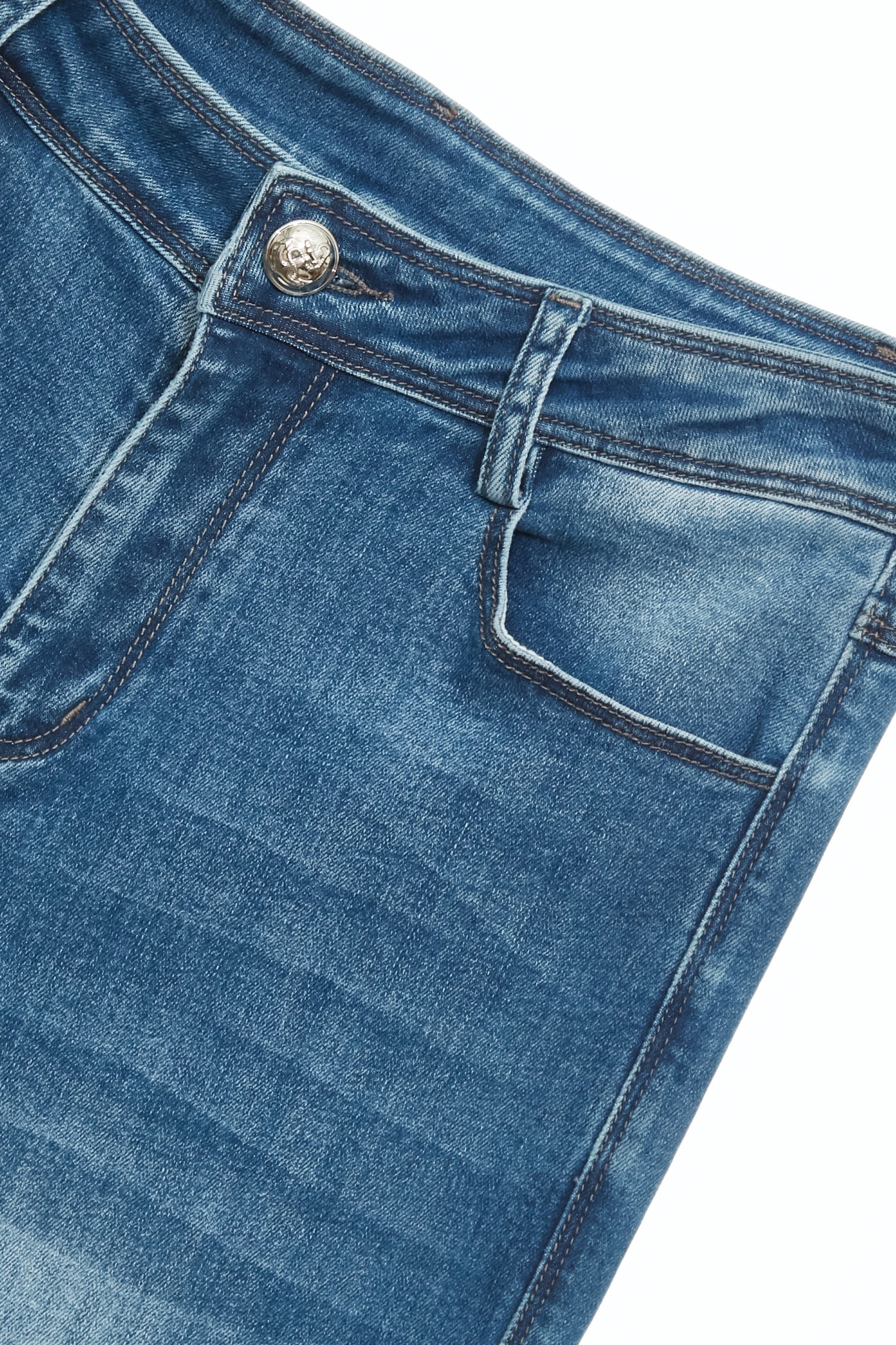 漸層淡白水洗牛仔褲漸層淡白水洗牛仔褲,丹寧,春夏穿搭,牛仔,牛仔褲,約會特輯