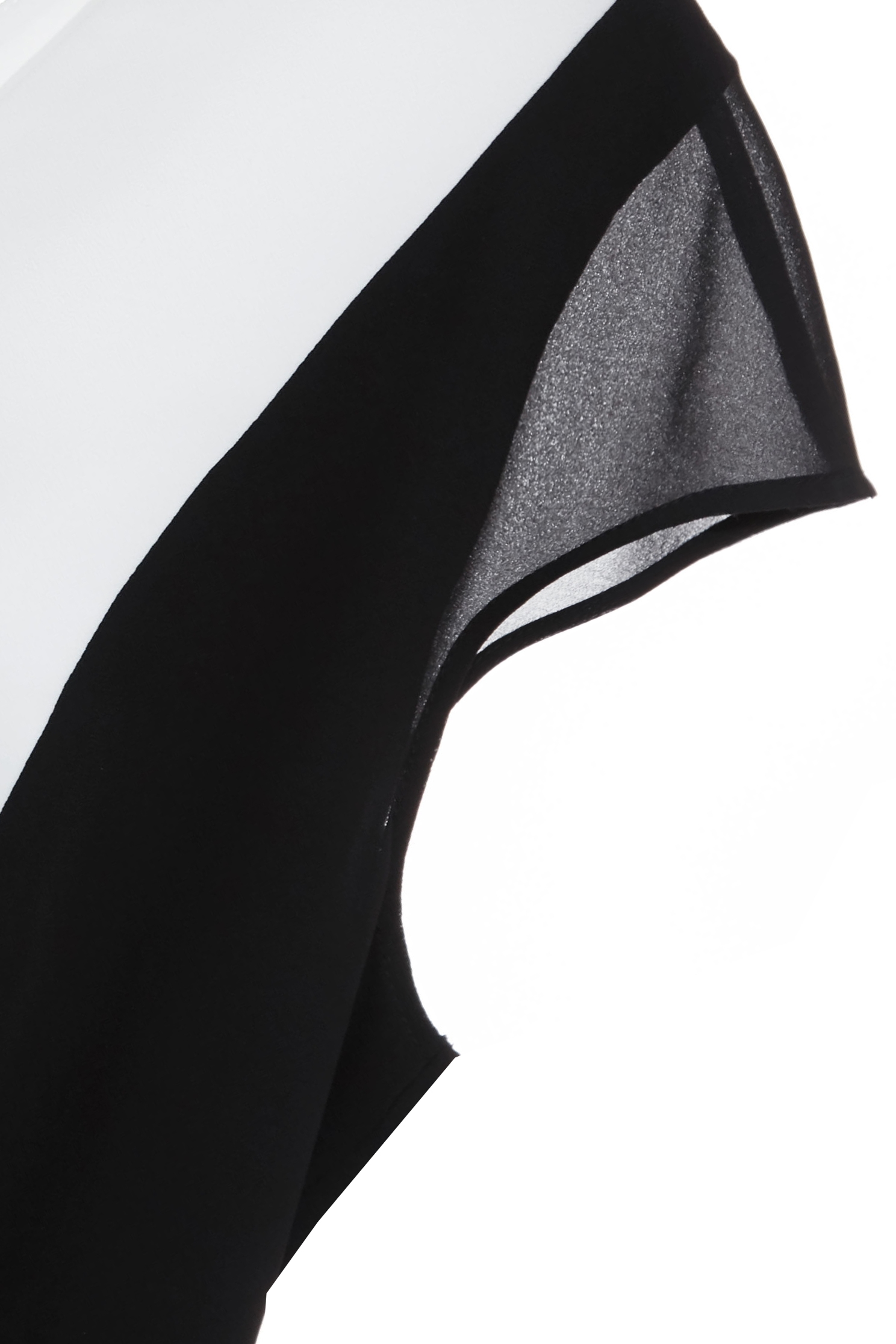 黑白配色顯瘦連身大寬褲黑白配色顯瘦連身大寬褲,春夏穿搭,褲子,連身褲,雪紡,黑色褲子