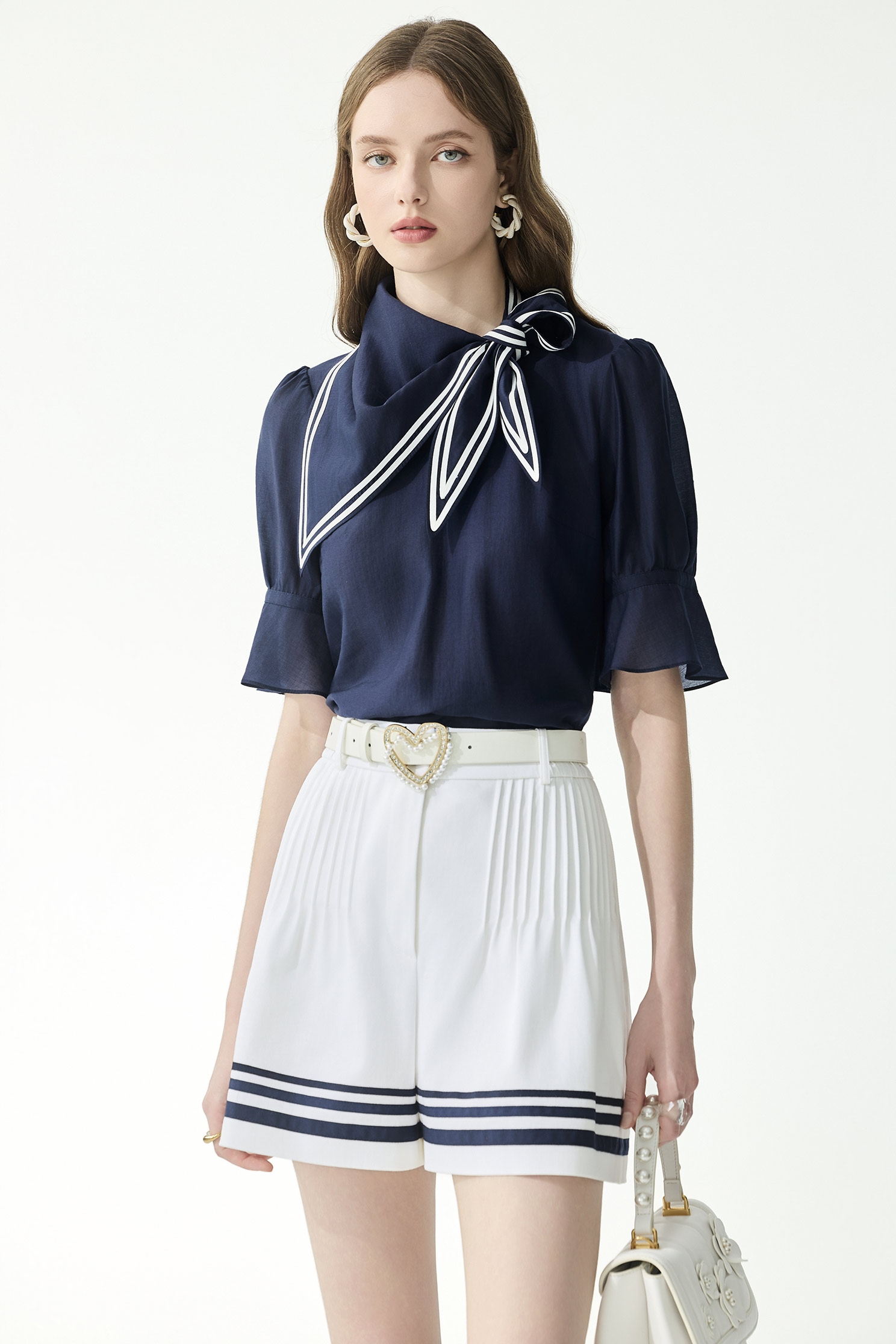 織帶鑲條飾澎褲裙織帶鑲條飾澎褲裙,春夏穿搭,白色褲子,短褲,褲子