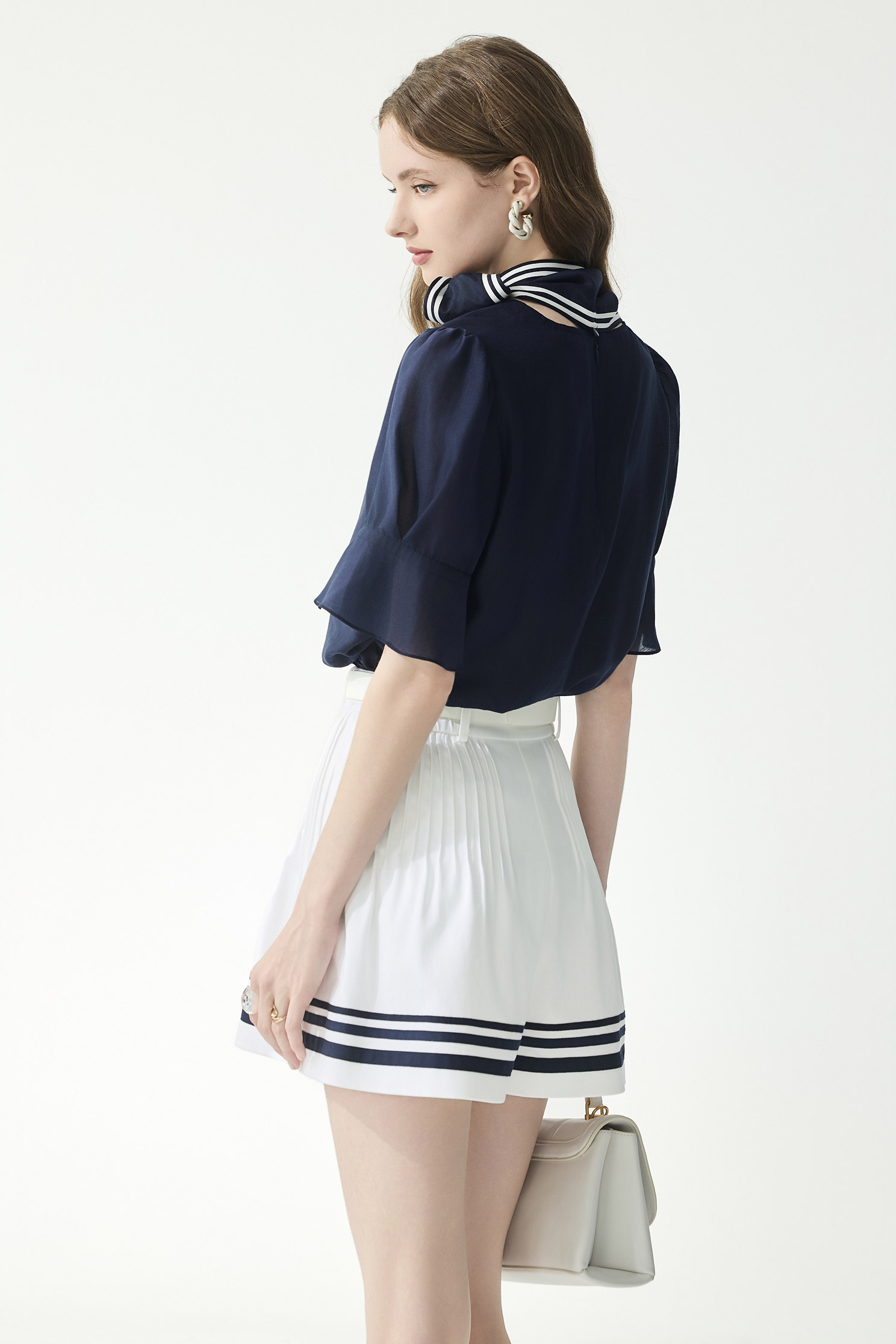 織帶鑲條飾澎褲裙織帶鑲條飾澎褲裙,春夏穿搭,白色褲子,短褲,褲子