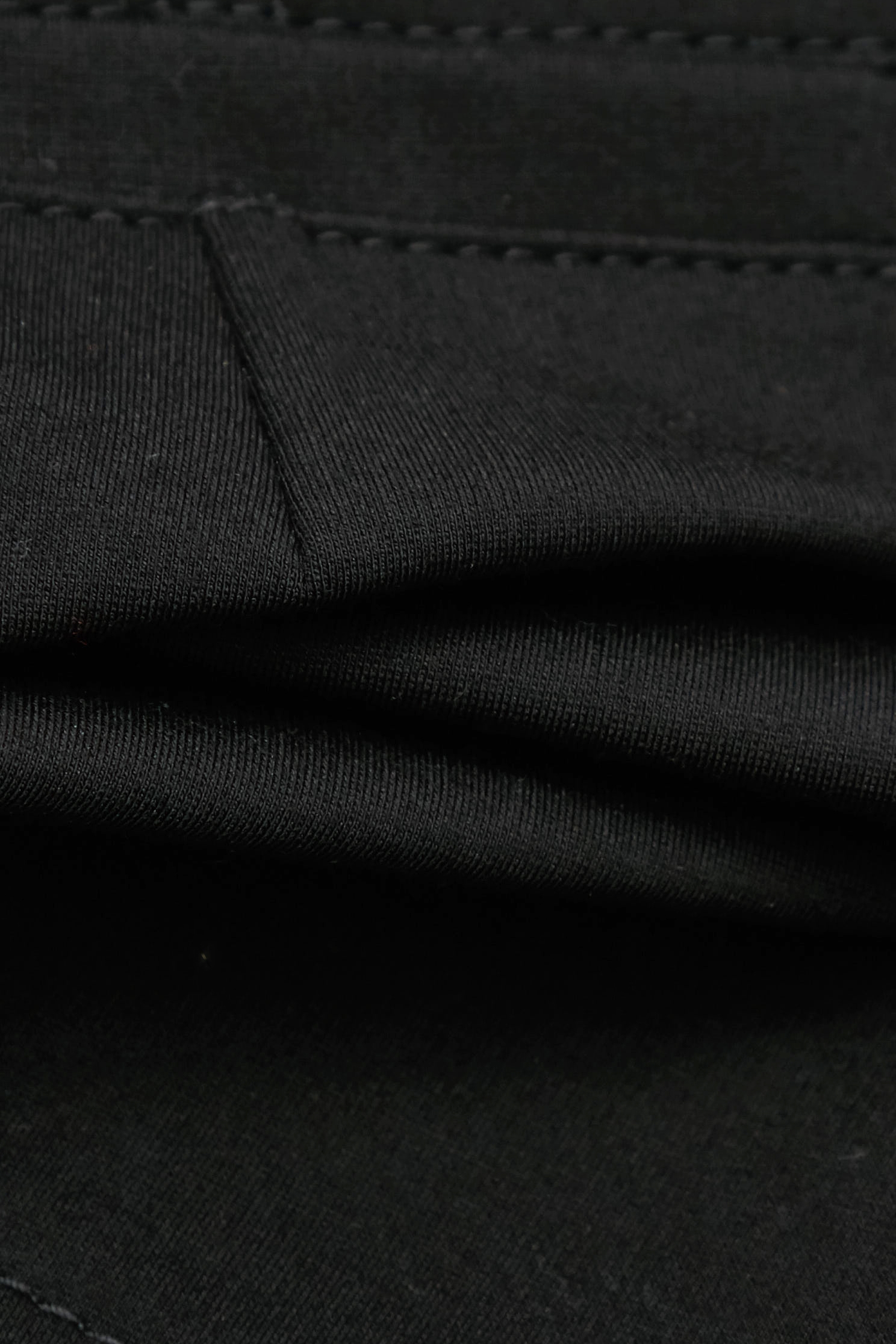 極致黑彈性壓線裝飾短褲極致黑彈性壓線裝飾短褲,春夏穿搭,短褲,輕奢度假,輕奢渡假