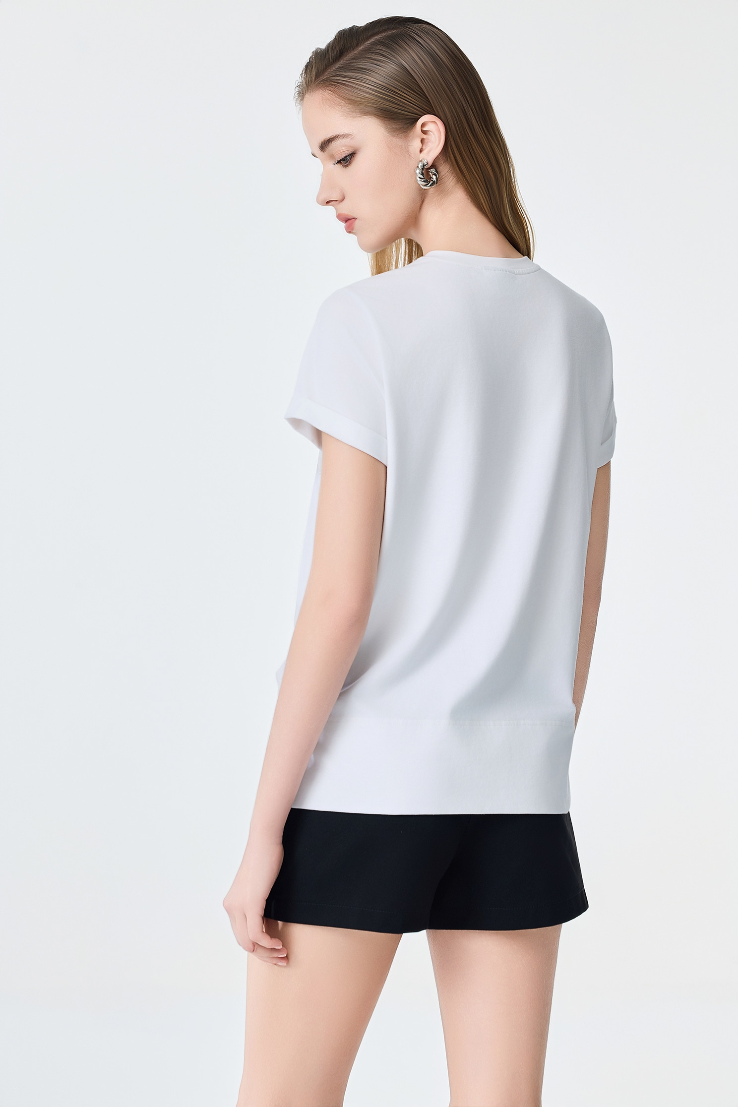 極致黑彈性壓線裝飾短褲極致黑彈性壓線裝飾短褲,春夏穿搭,短褲,輕奢度假,輕奢渡假