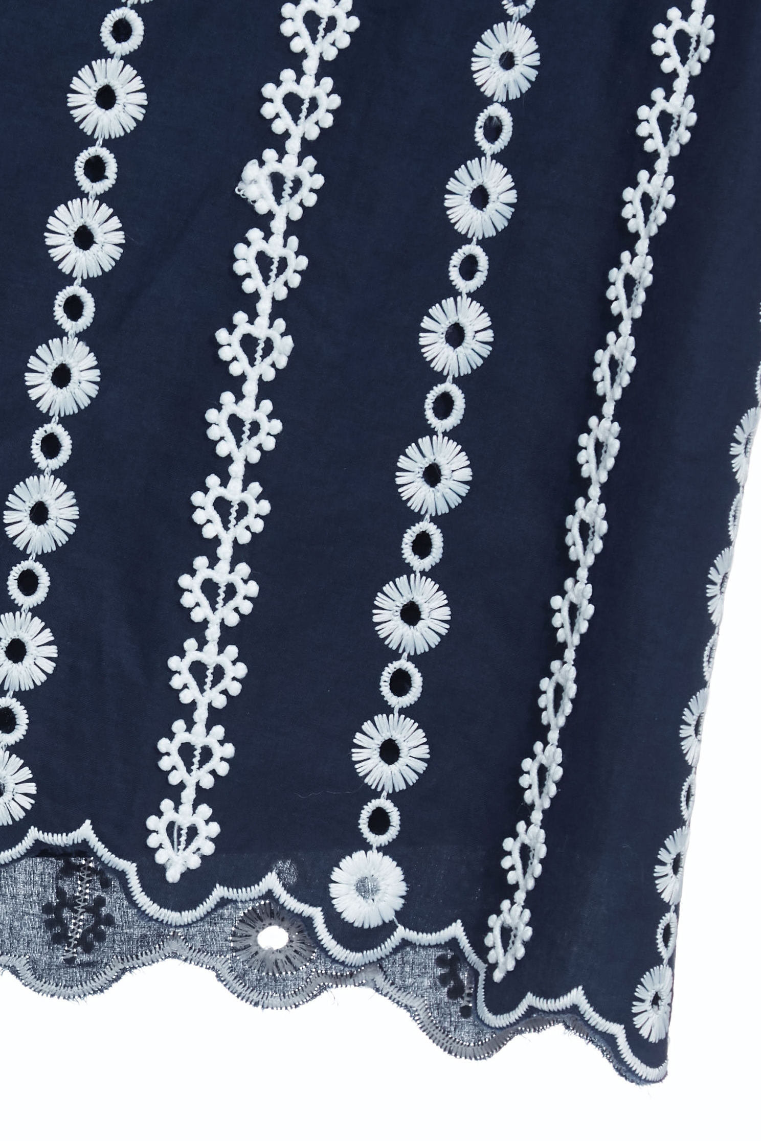 海洋洞穴色蕾絲短褲海洋洞穴色蕾絲短褲,刺繡,春夏穿搭,時髦成套搭配,珍珠,短褲,蕾絲