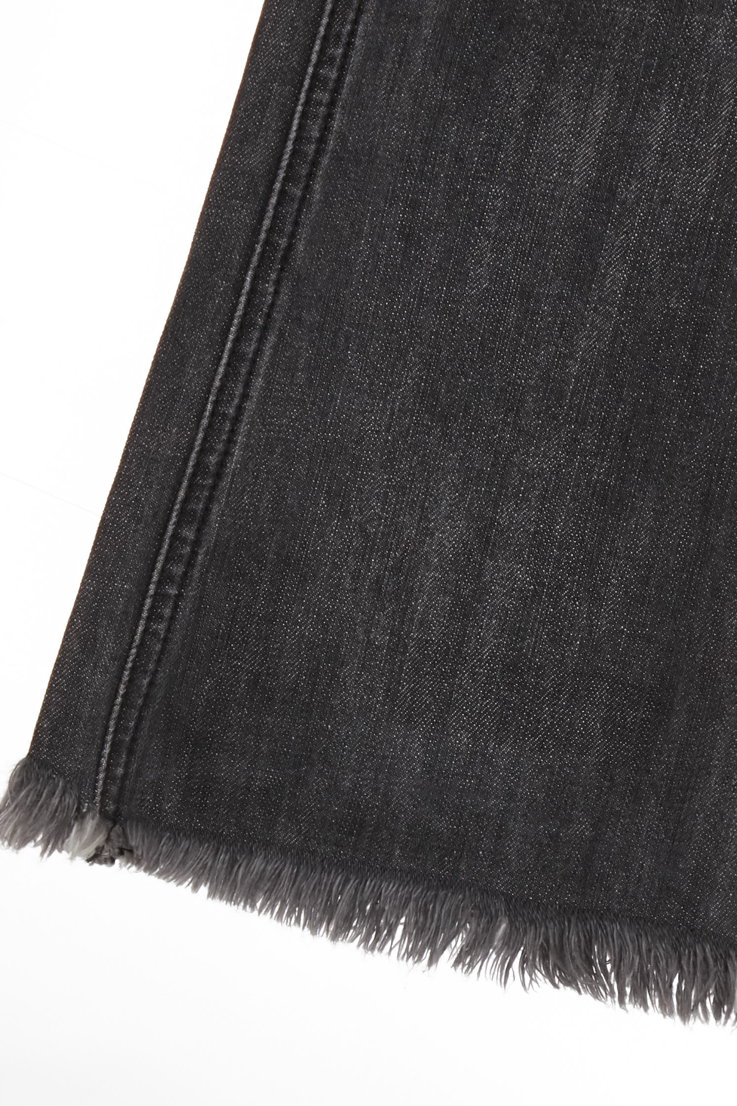 丁香灰繡字牛仔長褲丁香灰繡字牛仔長褲,丹寧,人氣商品,春夏穿搭,牛仔,牛仔褲,牛仔長褲,約會特輯,繡花,長褲