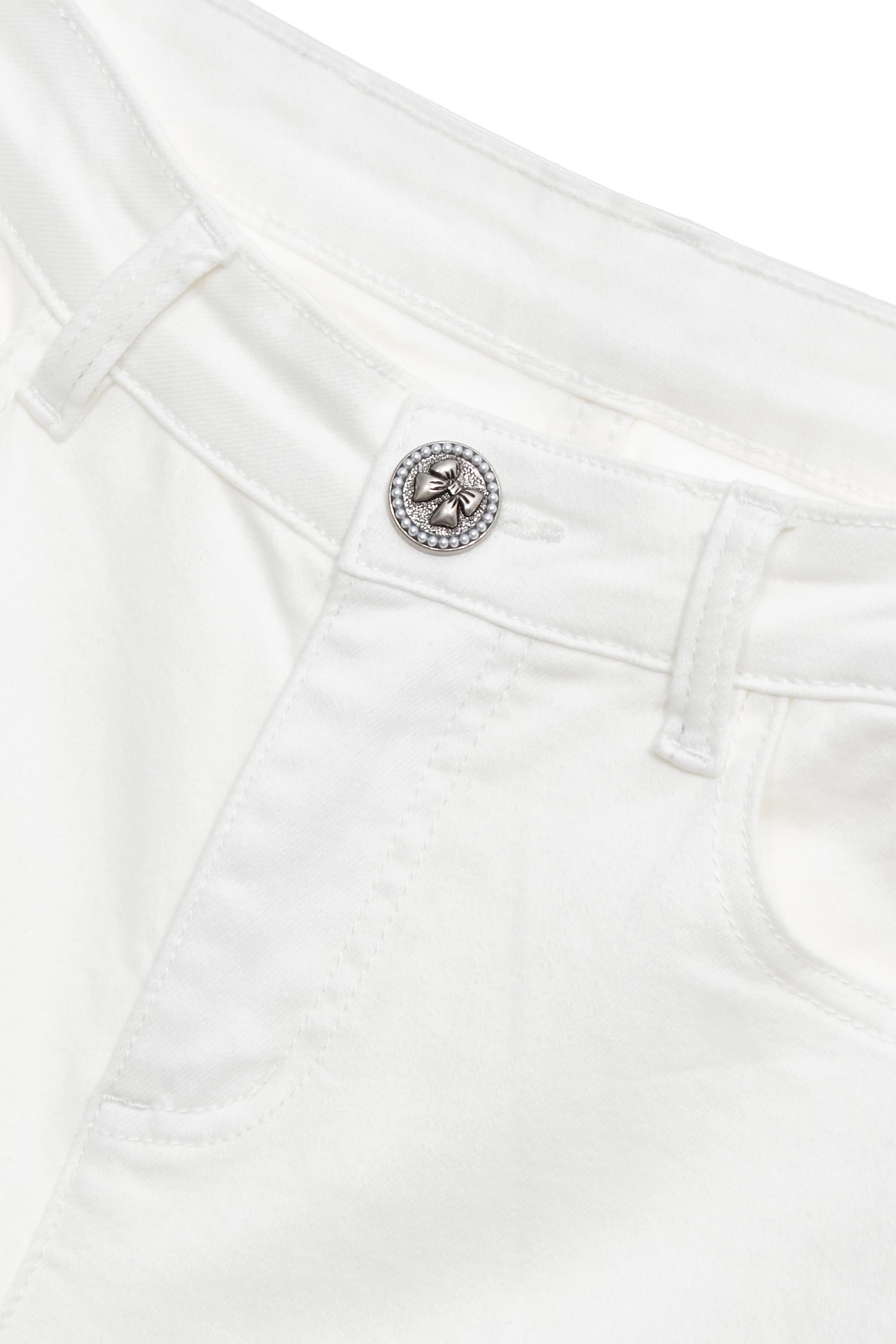 白色修身小喇叭牛仔褲白色修身小喇叭牛仔褲,上班OL穿搭,丹寧,喇叭褲,春夏穿搭,牛仔,牛仔褲,牛仔長褲,白色褲子,白色長褲,約會特輯,褲子,長褲