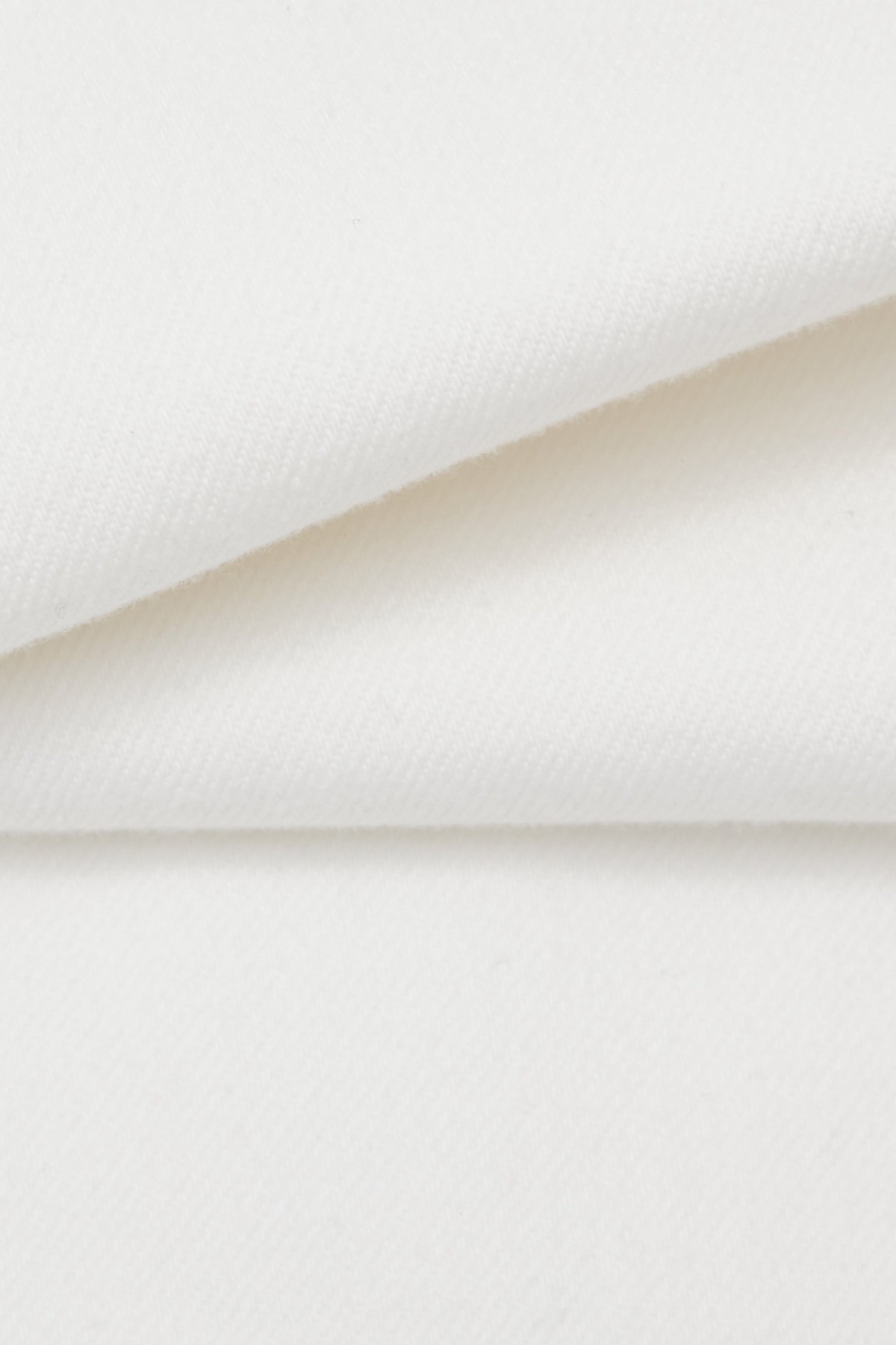 白色修身小喇叭牛仔褲白色修身小喇叭牛仔褲,上班OL穿搭,丹寧,喇叭褲,春夏穿搭,牛仔,牛仔褲,牛仔長褲,白色褲子,白色長褲,約會特輯,褲子,長褲