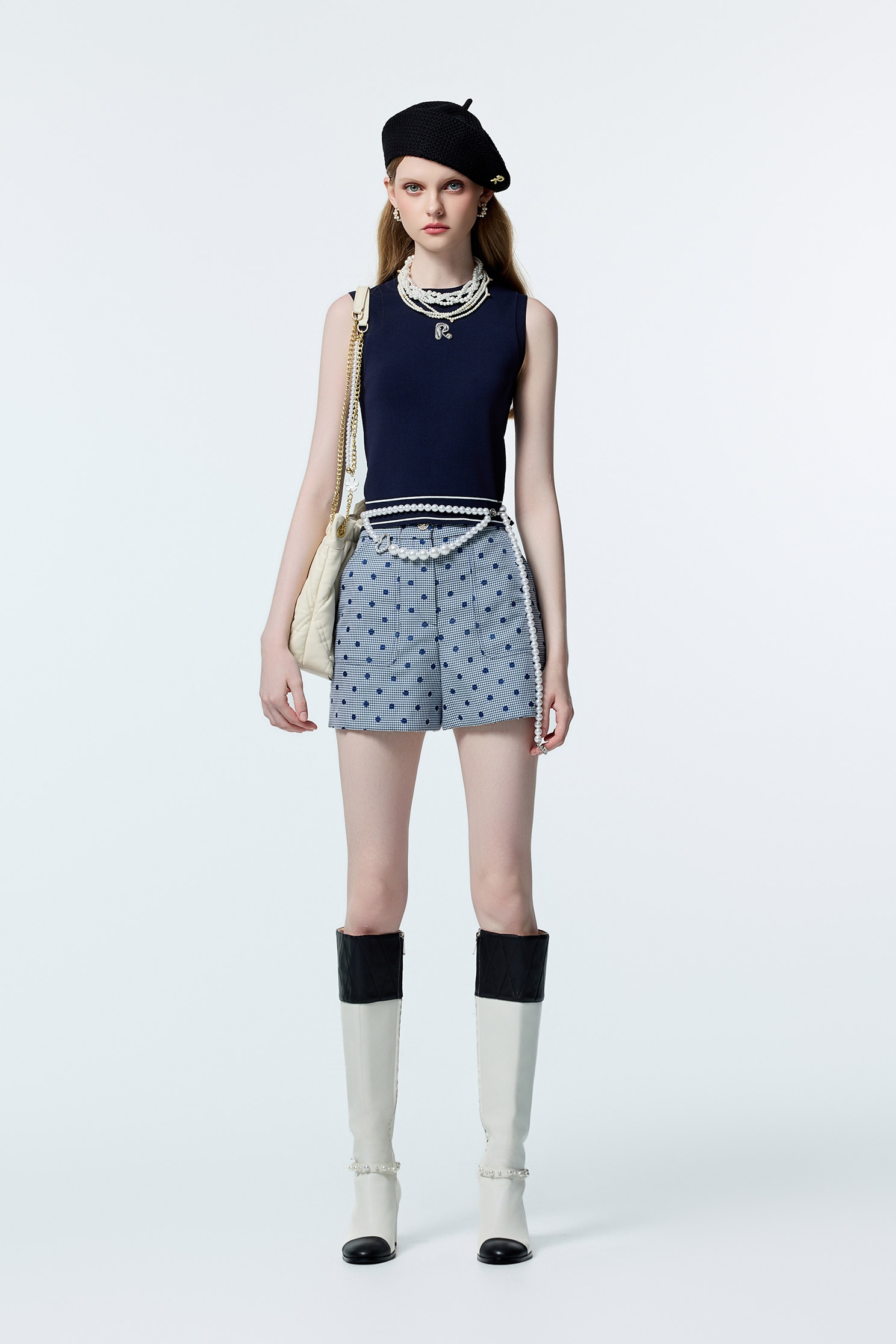 水手藍簍空點點短褲水手藍簍空點點短褲,上班OL穿搭,時髦成套搭配,格紋,波點,短褲,秋冬穿搭