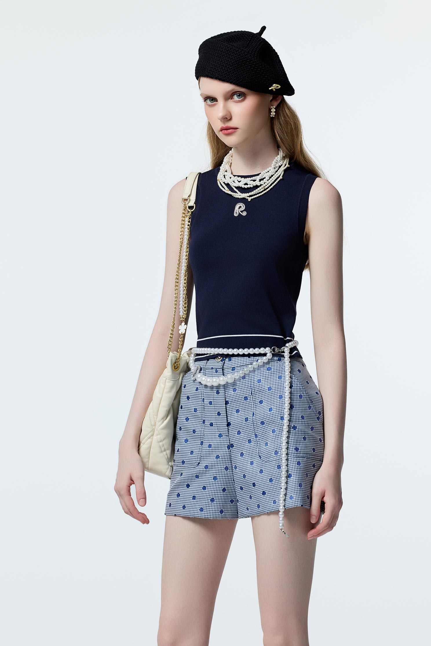 水手藍簍空點點短褲水手藍簍空點點短褲,上班OL穿搭,時髦成套搭配,格紋,波點,短褲,秋冬穿搭