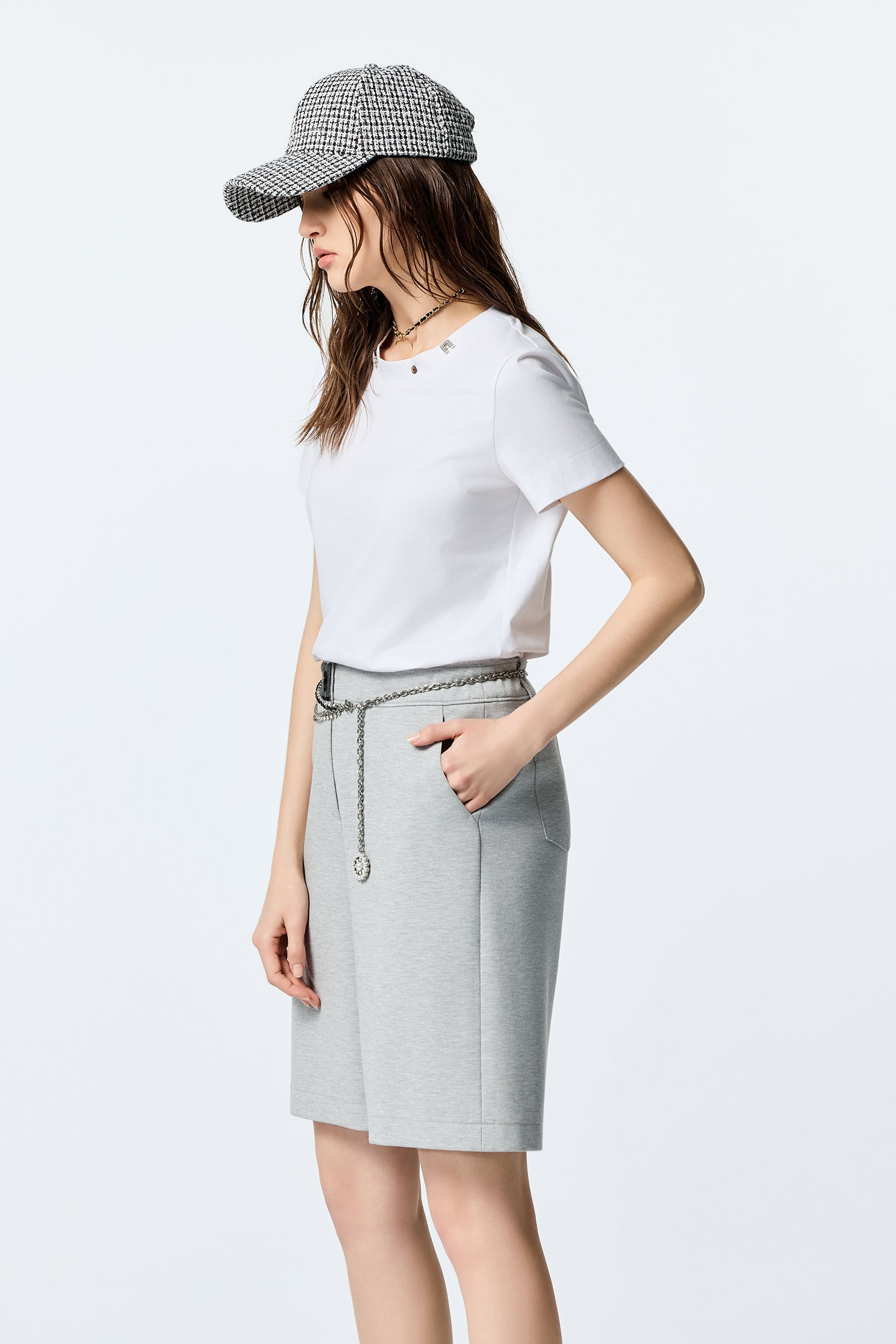 薄暮灰休閒風百慕達褲薄暮灰休閒風百慕達褲,短褲,秋冬穿搭,簡約穿搭,輕奢度假,輕奢渡假