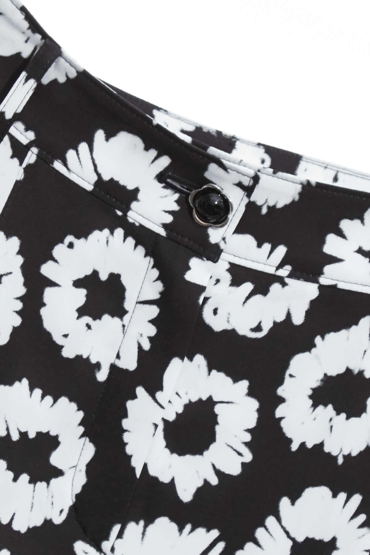 黑白手繪花打摺寬褲黑白手繪花打摺寬褲,寬褲,時髦成套搭配,秋冬穿搭,花花世界,褲子,黑色褲子,黑色長褲