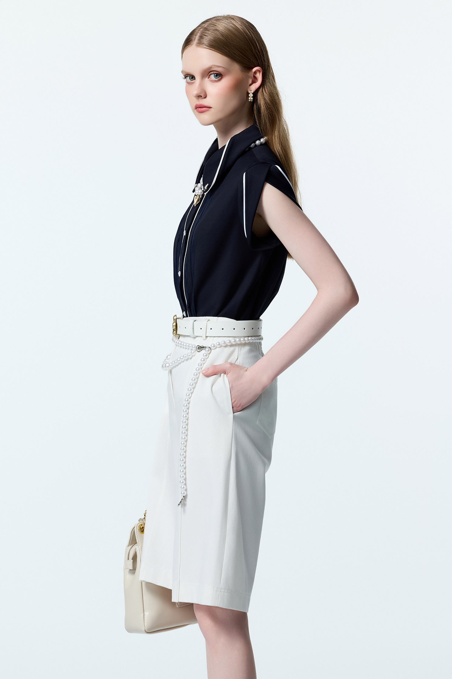 白奎色五分褲白奎色五分褲,上班OL穿搭,寬褲,秋冬穿搭,簡約穿搭,褲子,輕奢度假,輕奢渡假