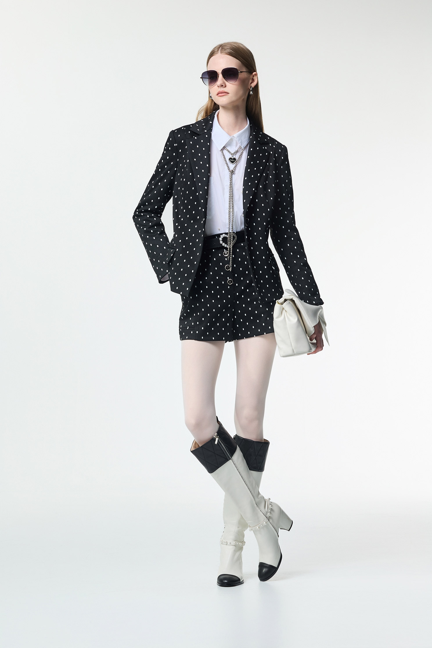 黑白小圓點鬆緊短褲黑白小圓點鬆緊短褲,上班OL穿搭,時髦成套搭配,波點,短褲,秋冬穿搭