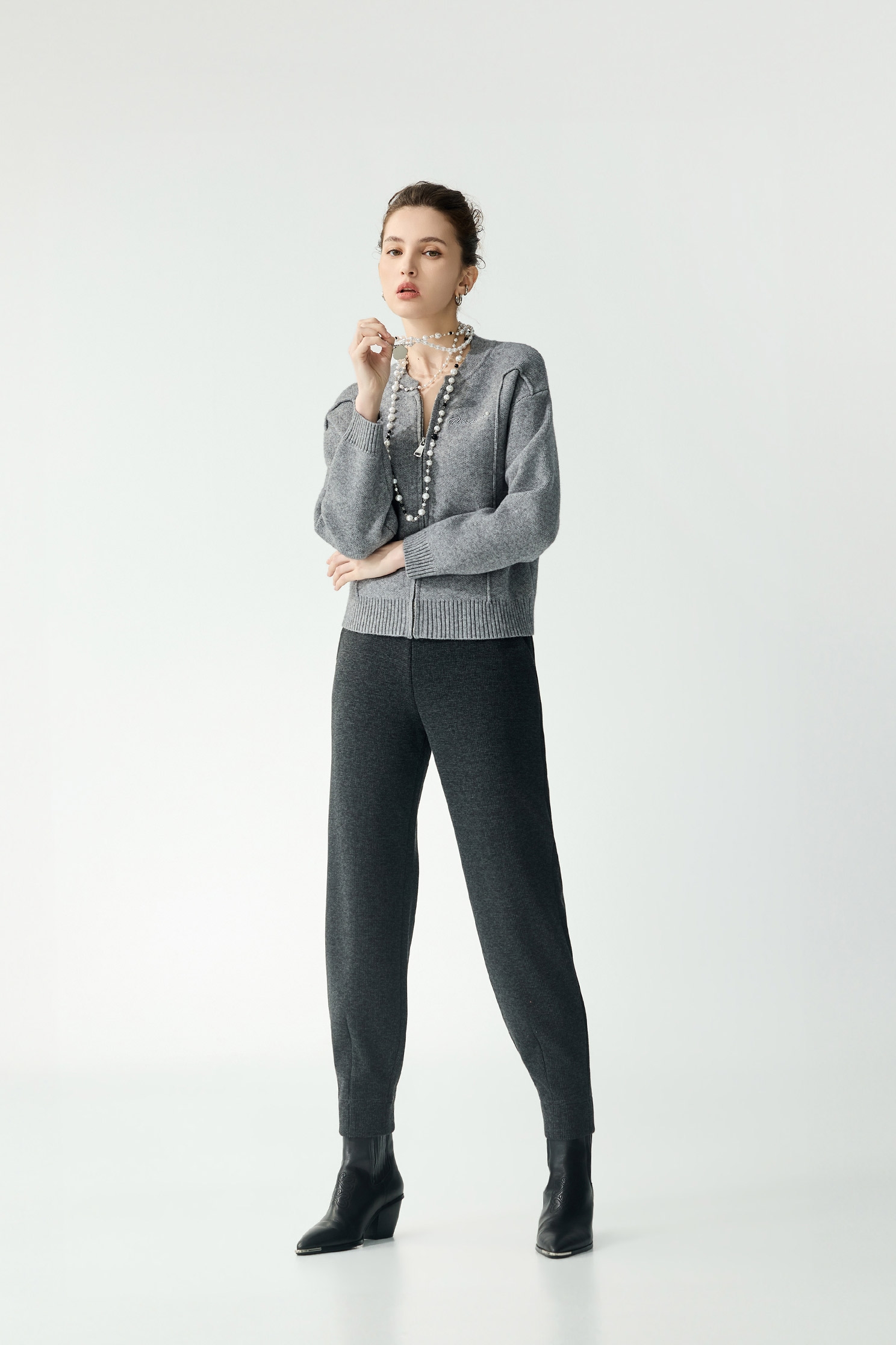 小香風珠鏈條錐形褲小香風珠鏈條錐形褲,小香風,春夏穿搭,珍珠,皮革,褲子