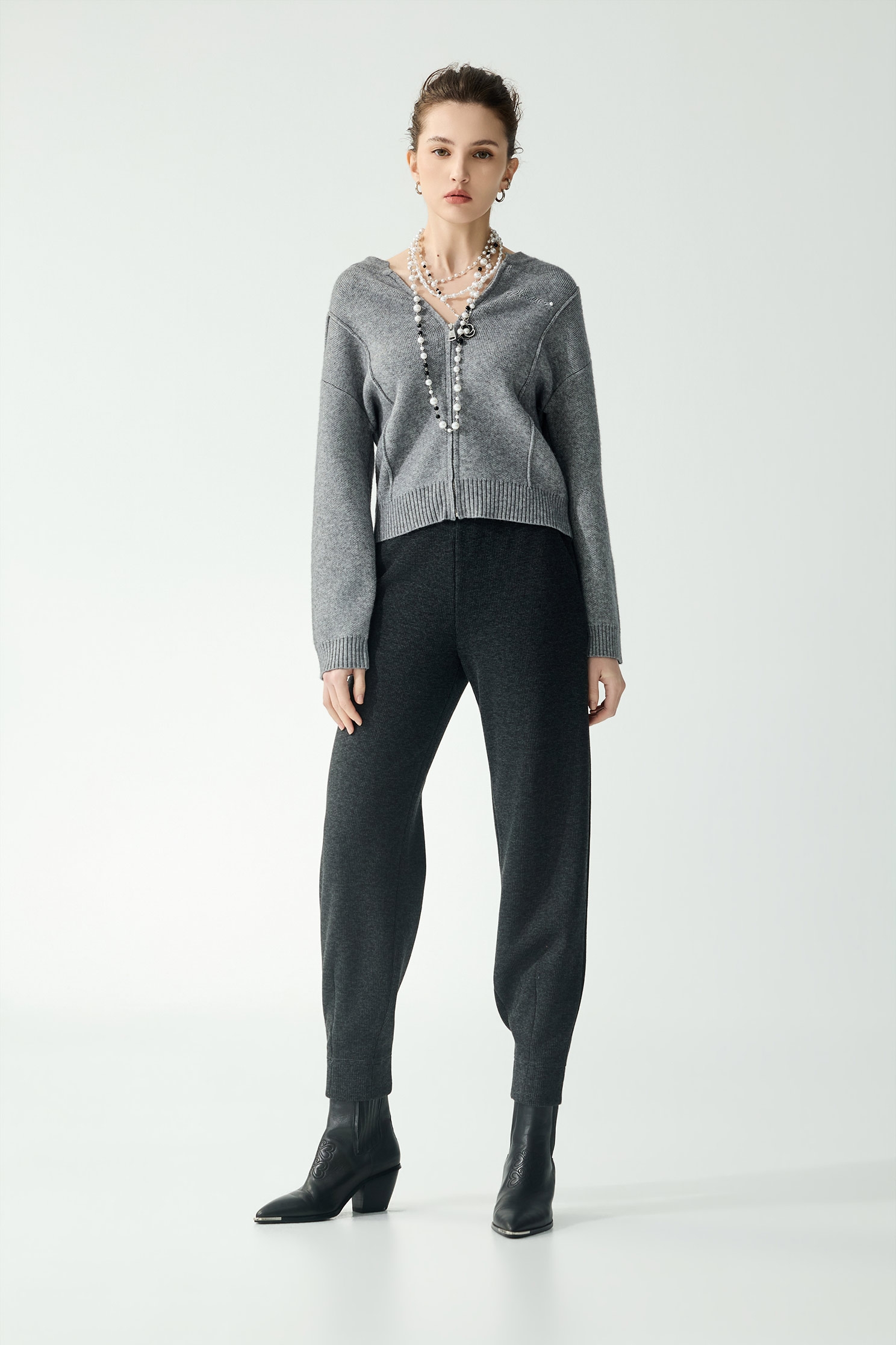 小香風珠鏈條錐形褲小香風珠鏈條錐形褲,小香風,春夏穿搭,珍珠,皮革,褲子