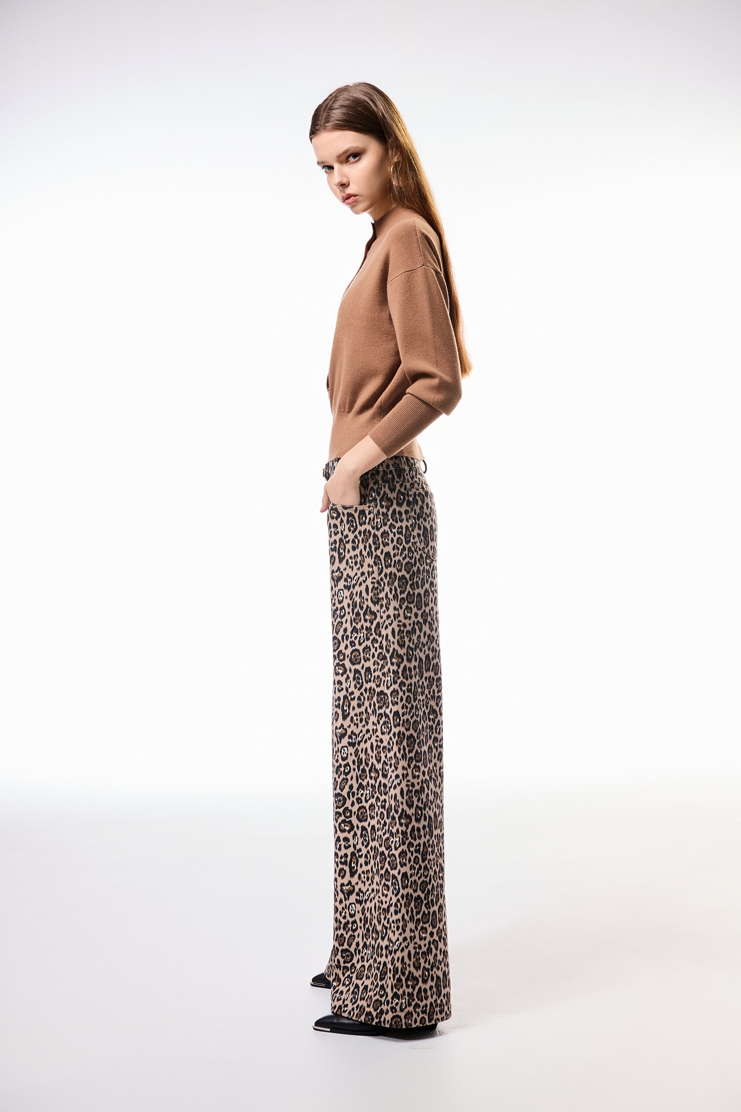 質樸焦糖色豹紋印花長褲質樸焦糖色豹紋印花長褲,上班OL穿搭,寬褲,時髦成套搭配,派對特輯,秋冬穿搭,褲子,長褲