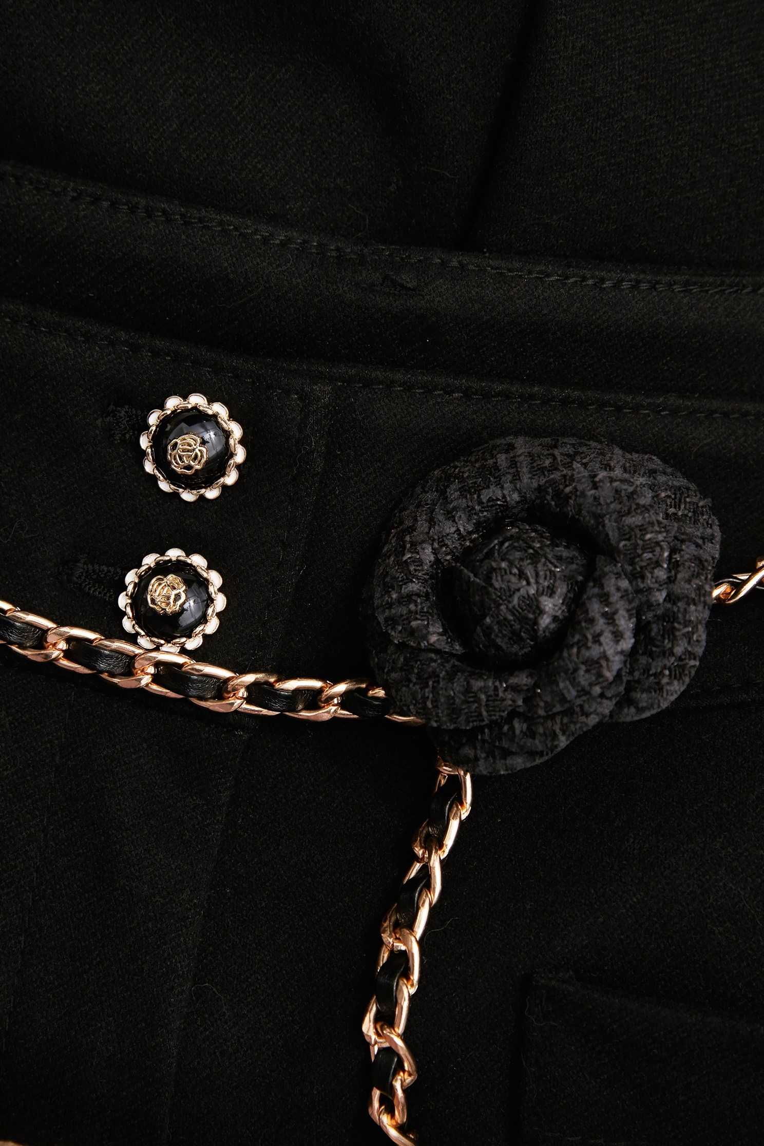 自帶小香風腰鍊短褲自帶小香風腰鍊短褲,上班OL穿搭,小香風,短褲,秋冬穿搭,約會特輯