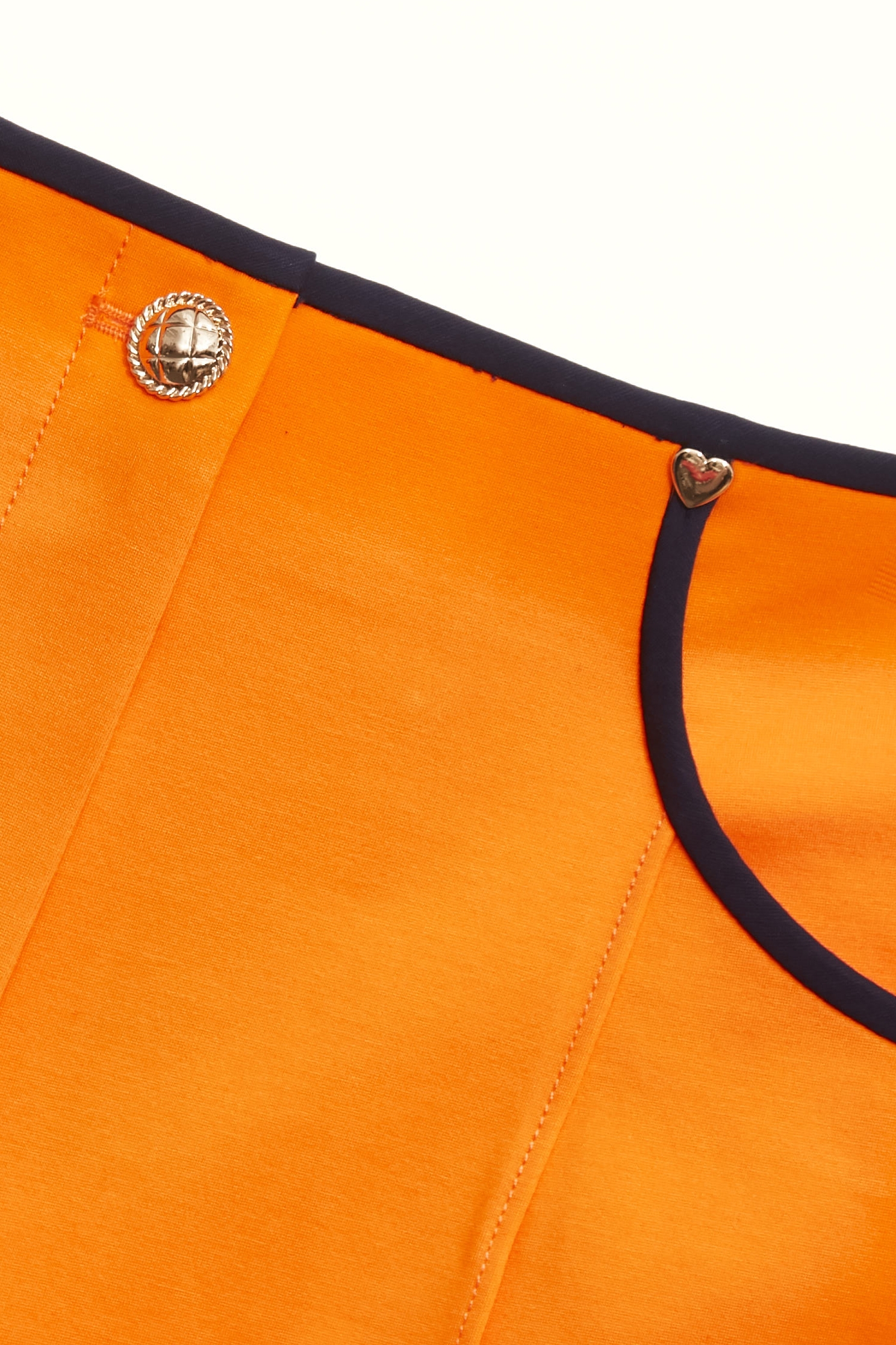 溫暖琥珀色撞色邊短褲溫暖琥珀色撞色邊短褲,上班OL穿搭,春夏穿搭,短褲,褲子