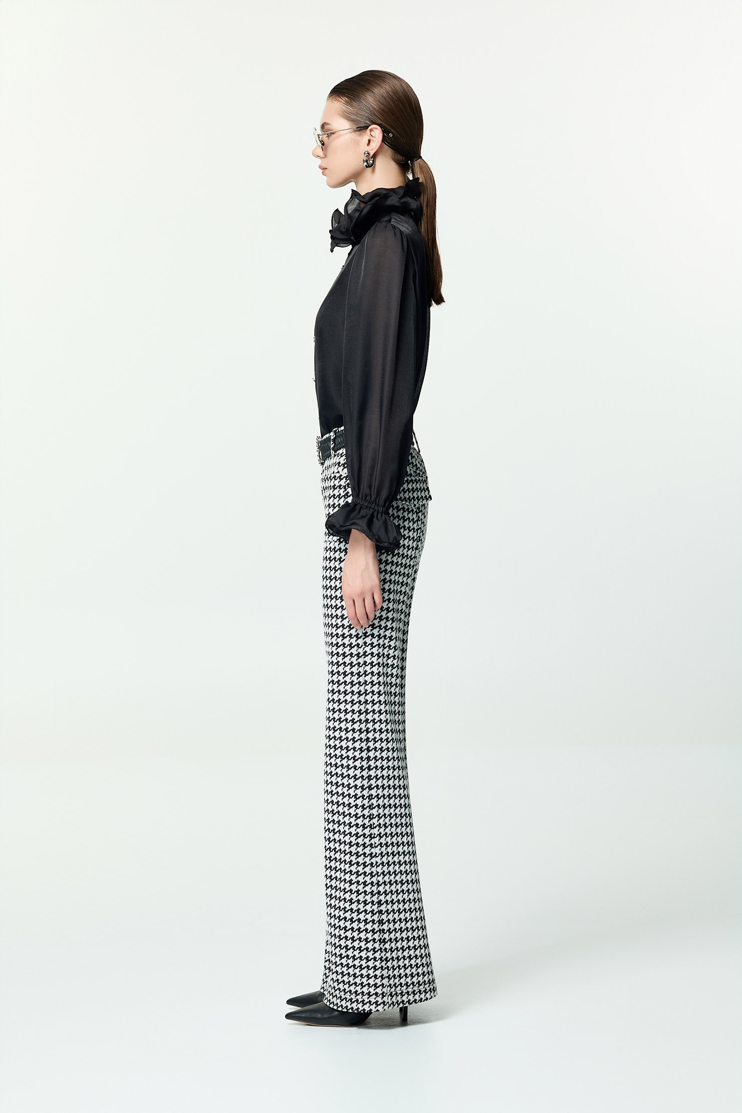 黑白千鳥無拉鏈彈性顯瘦神褲黑白千鳥無拉鏈彈性顯瘦神褲,上班OL穿搭,喇叭褲,時髦成套搭配,秋冬穿搭,褲子,針織