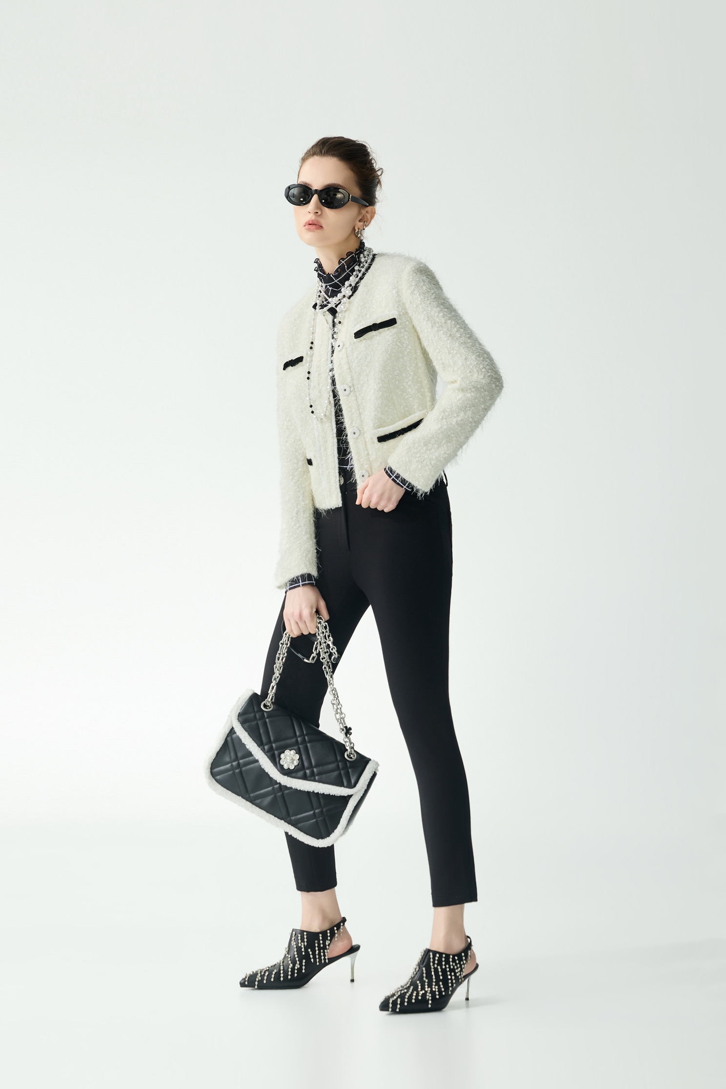 金屬釦環九分窄管褲金屬釦環九分窄管褲,上班OL穿搭,春夏穿搭,窄管褲,褲子,黑色褲子